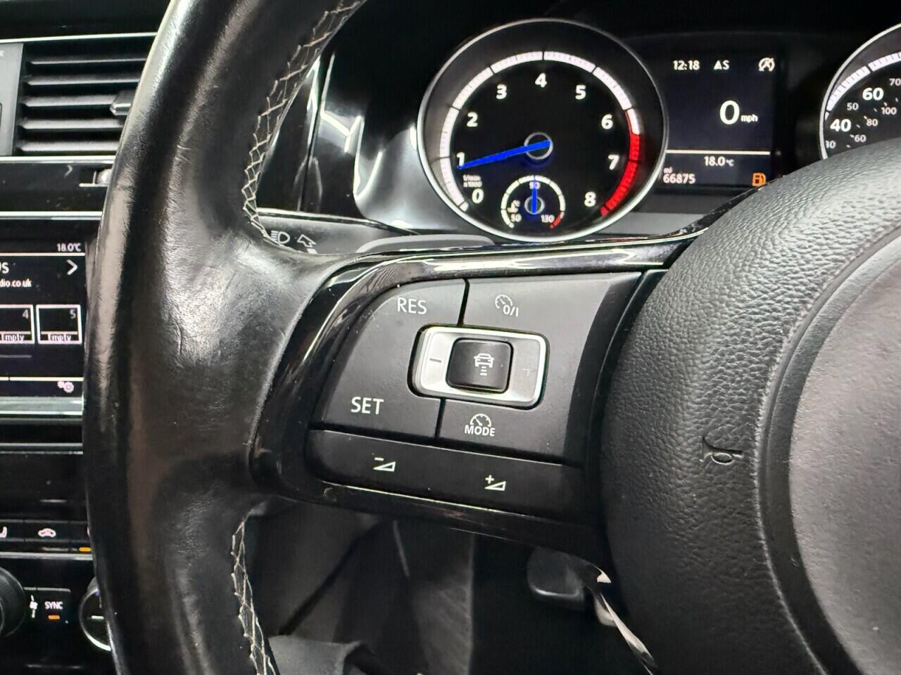 Volkswagen Golf view 14