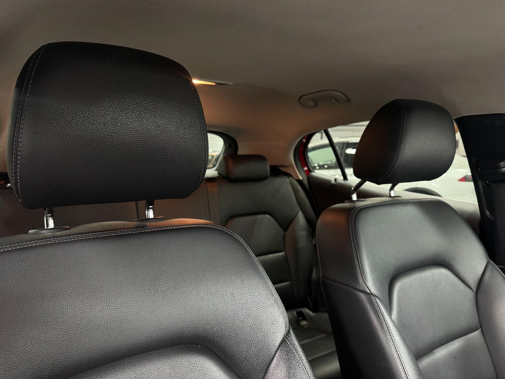 Mercedes-Benz GLA view 29
