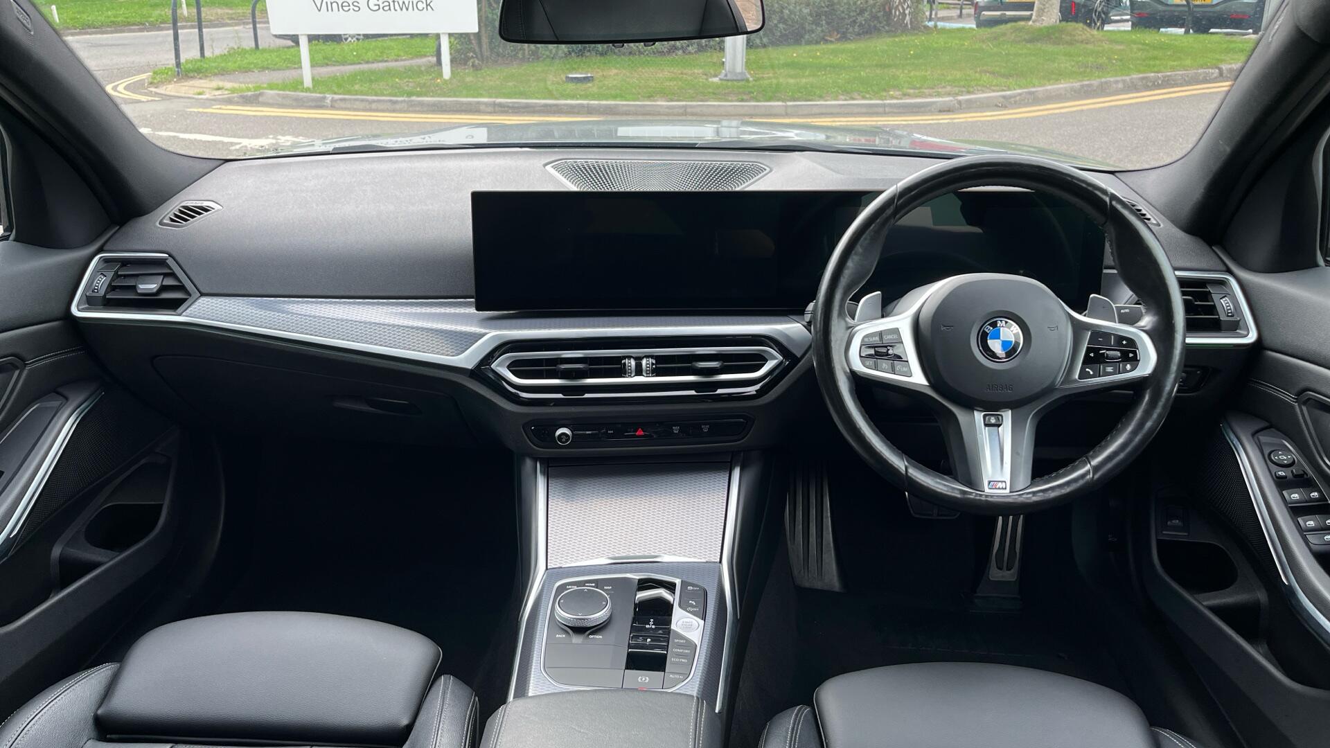 BMW 3 Series view 4