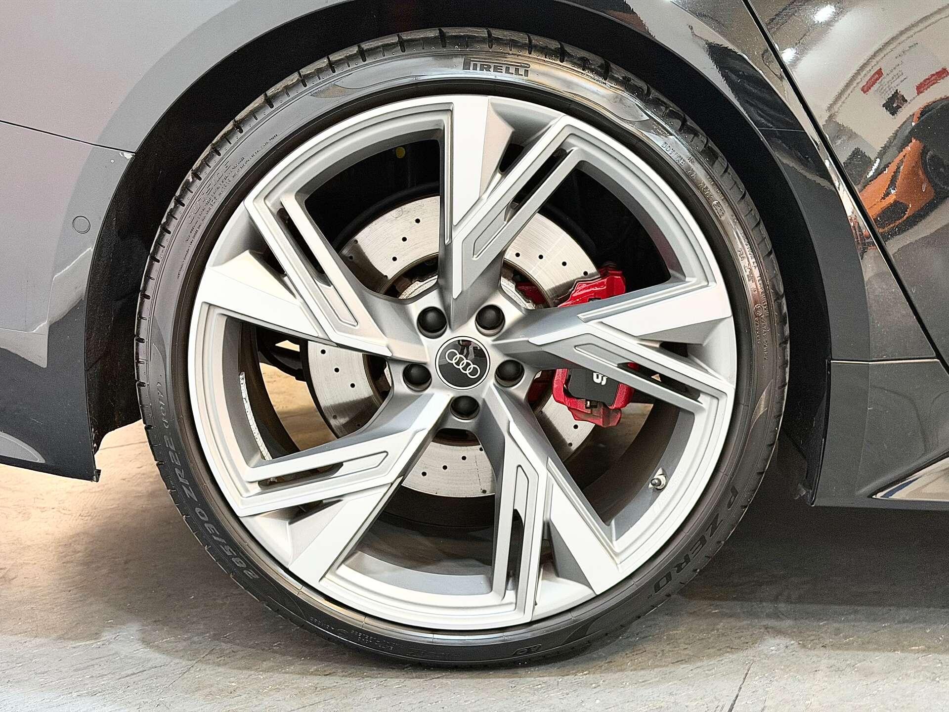Audi RS6 view 32