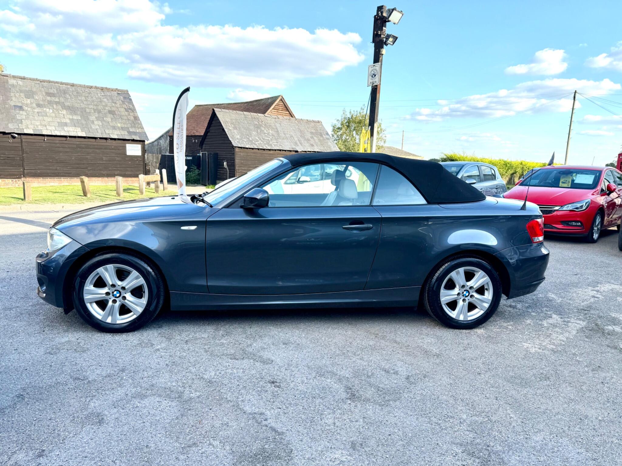 2012 BMW 1 Series image 22