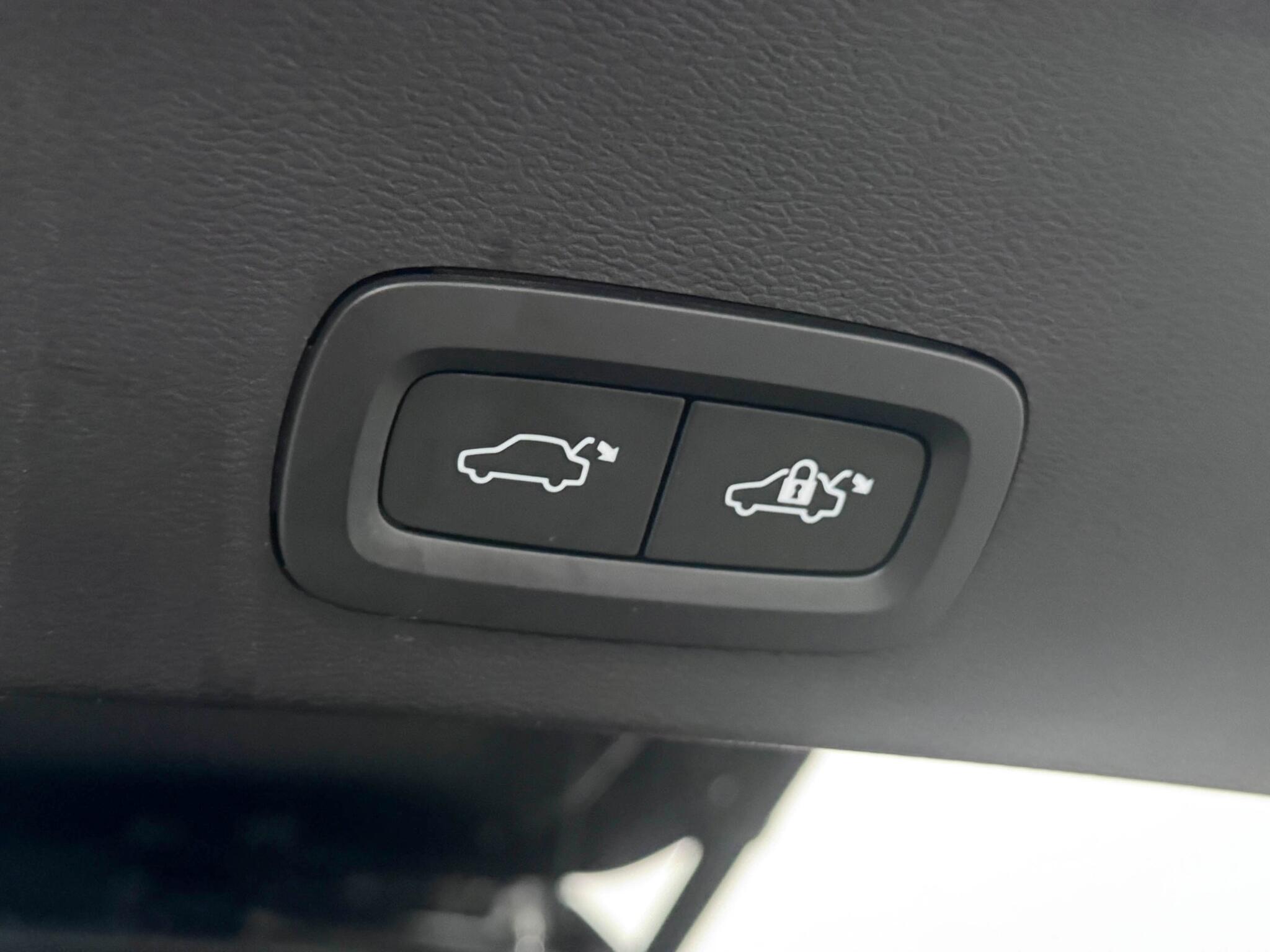 Volvo XC40 view 8