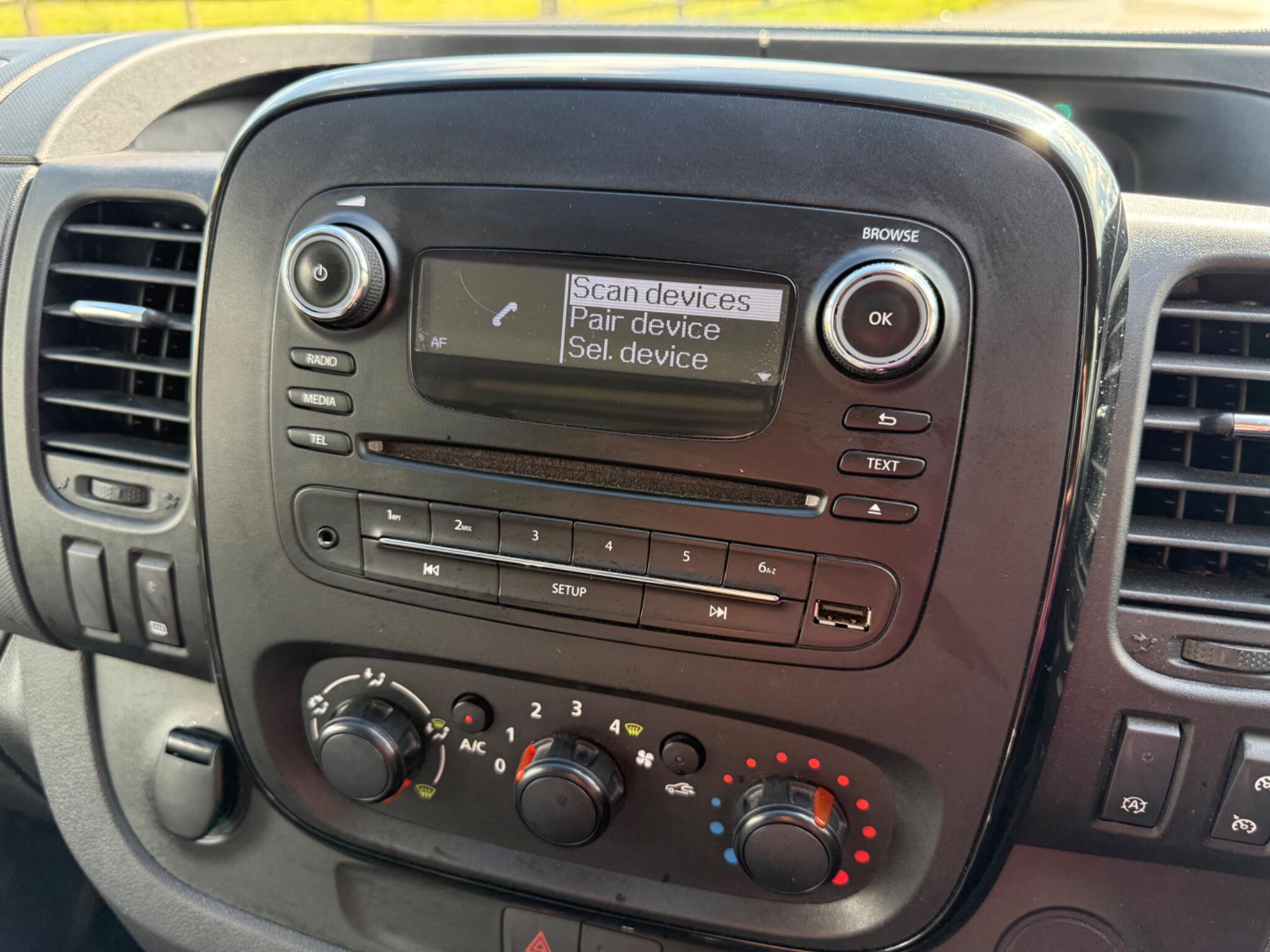Vauxhall Vivaro 1.6 CDTi 2900 BiTurbo Sportive L1 H1 Euro 6 (s/s) 5dr — photo 38 of 98