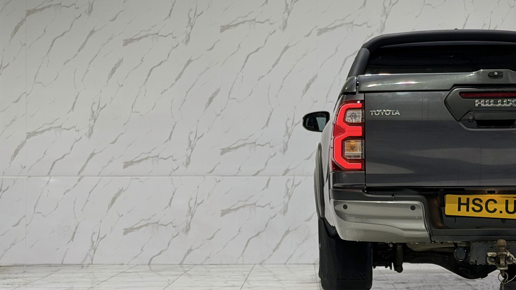 Toyota Hilux view 45
