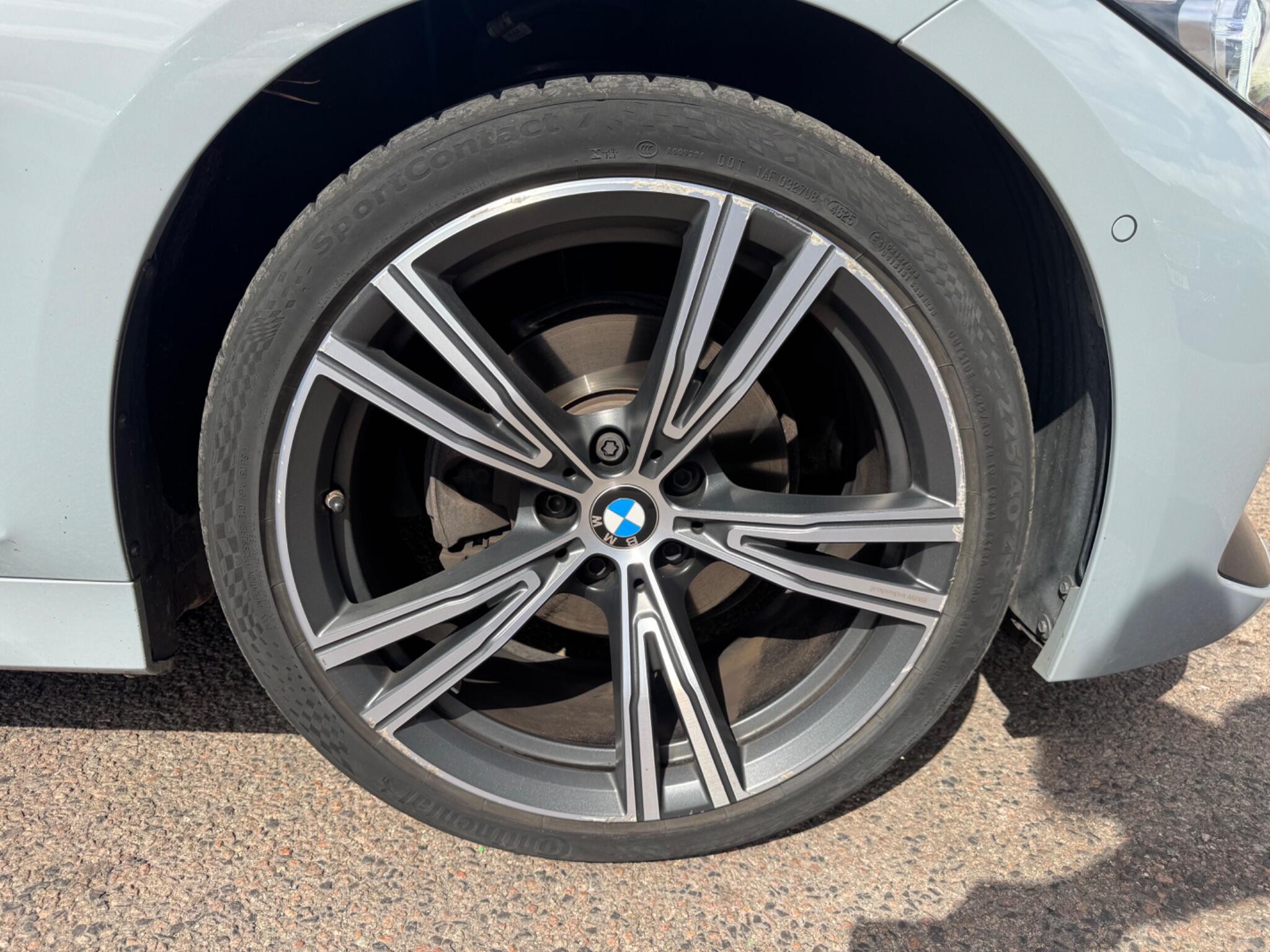 BMW 3 Series view 27