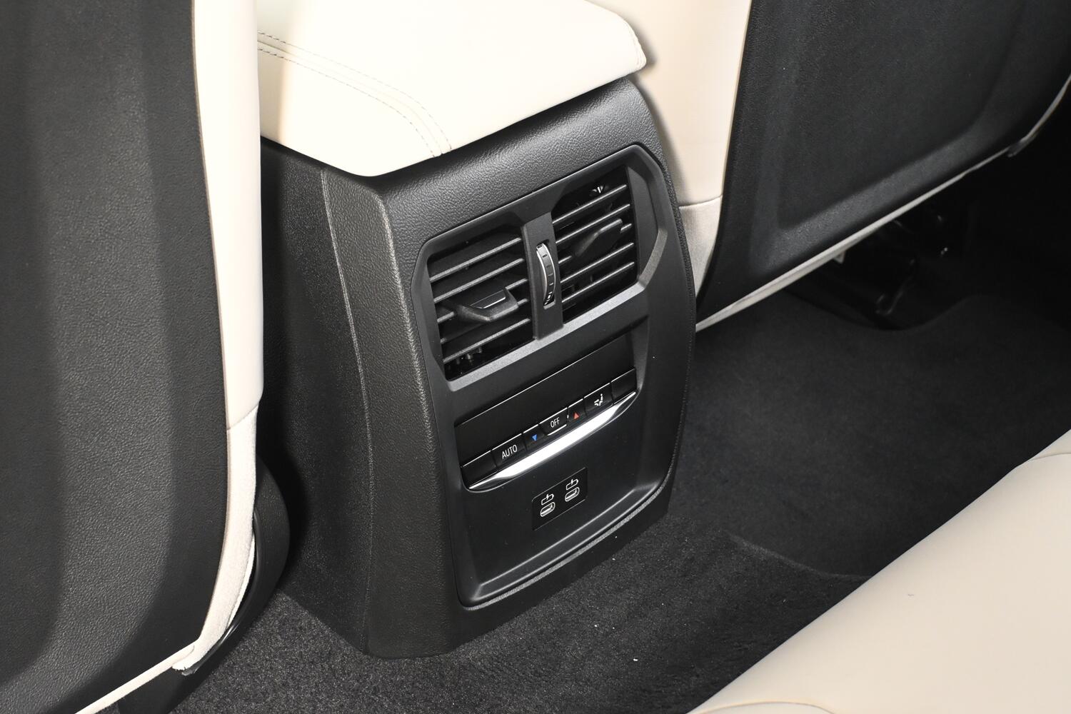BMW I4 view 34