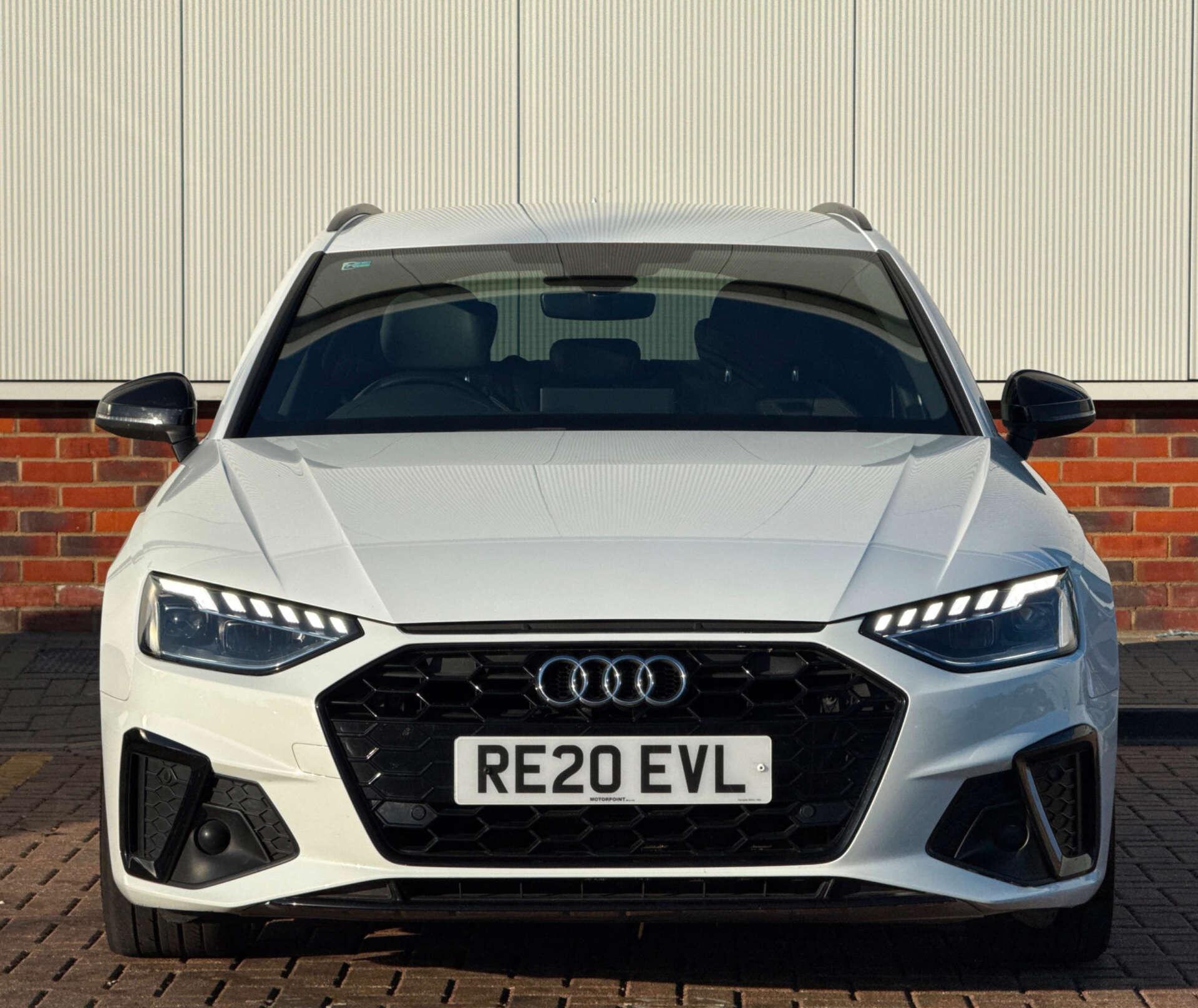 Audi A4 Avant view 2