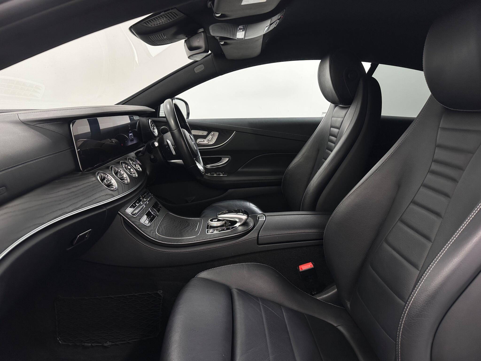 Mercedes-Benz E-Class view 37