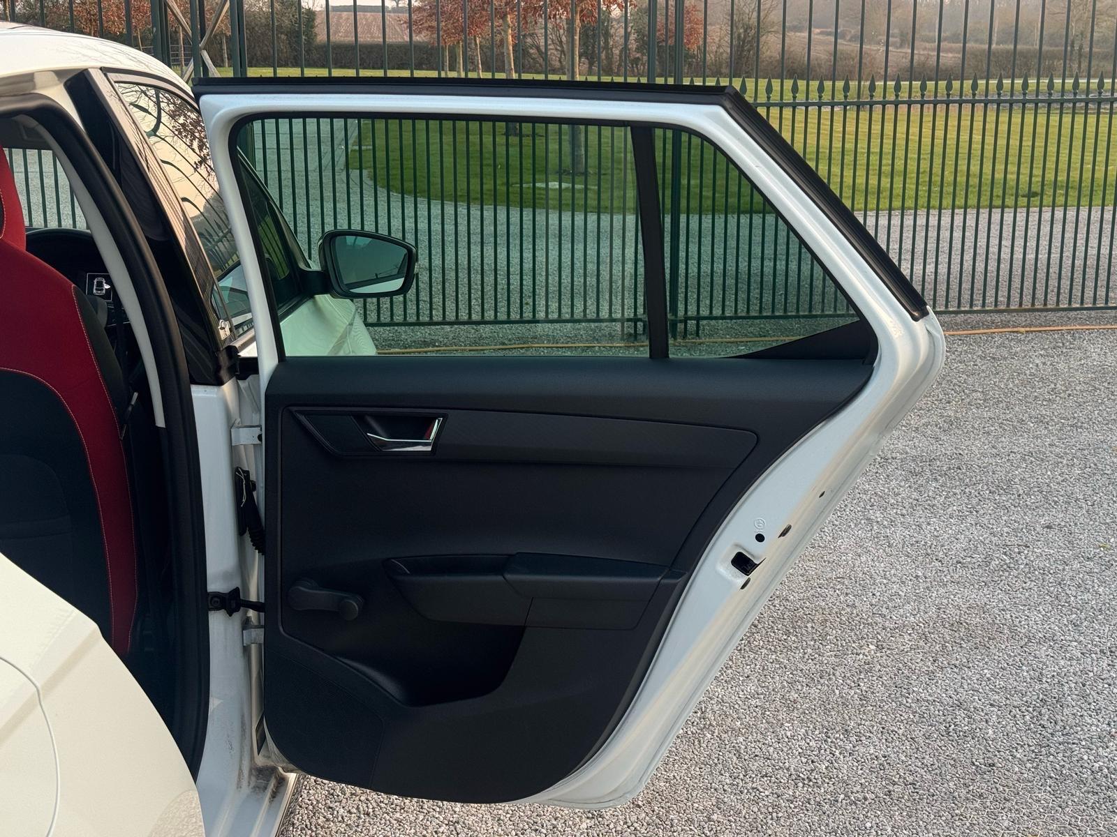 2015 Skoda Fabia image 24