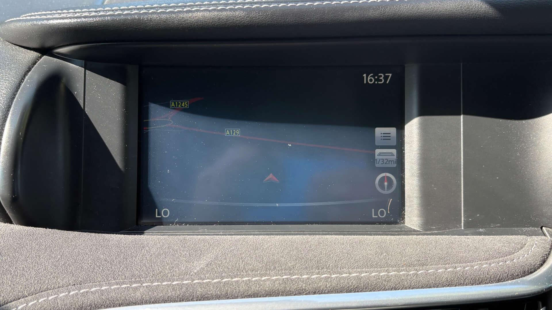 Infiniti Q30 view 23