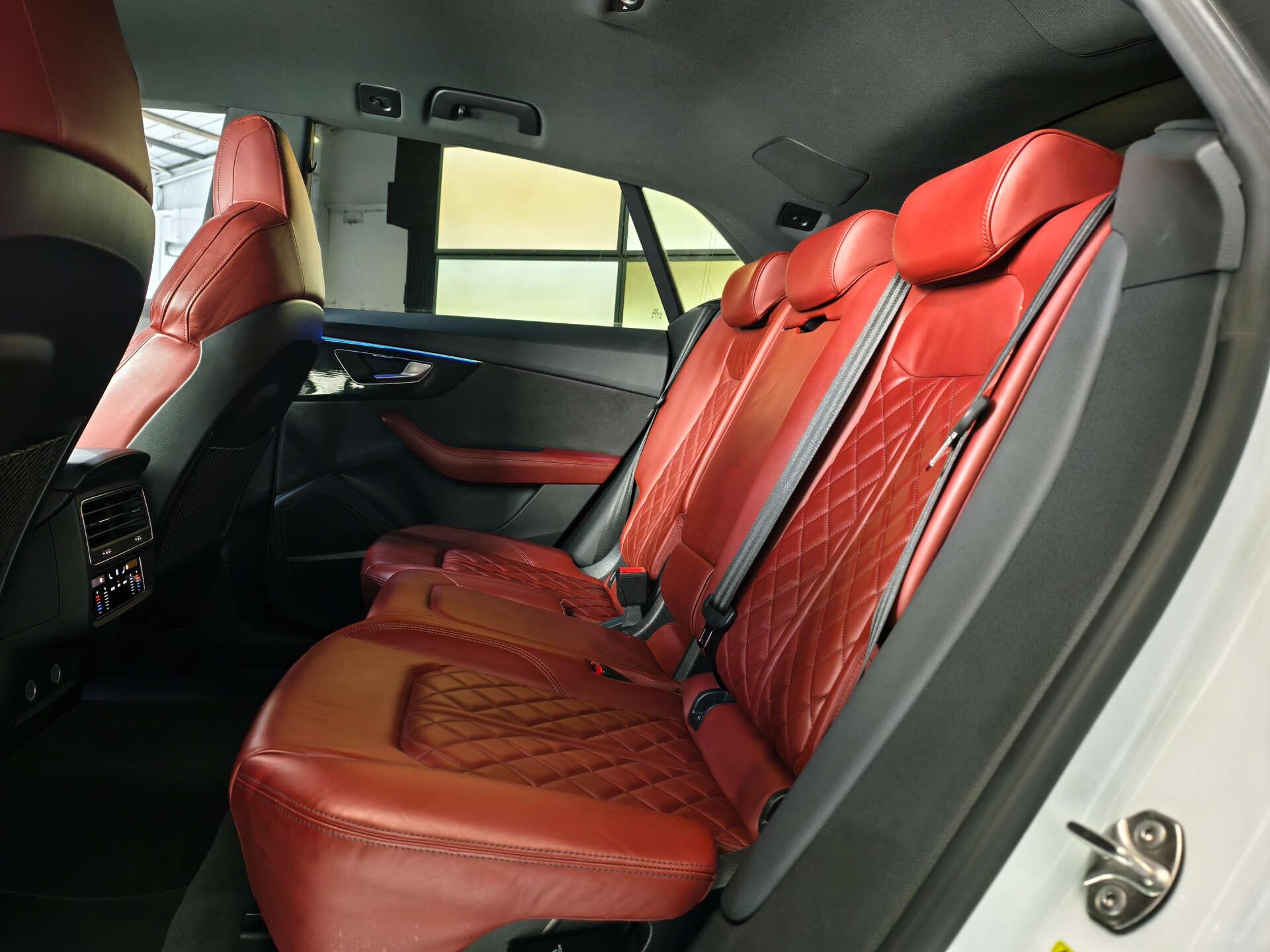 Audi SQ8 view 18