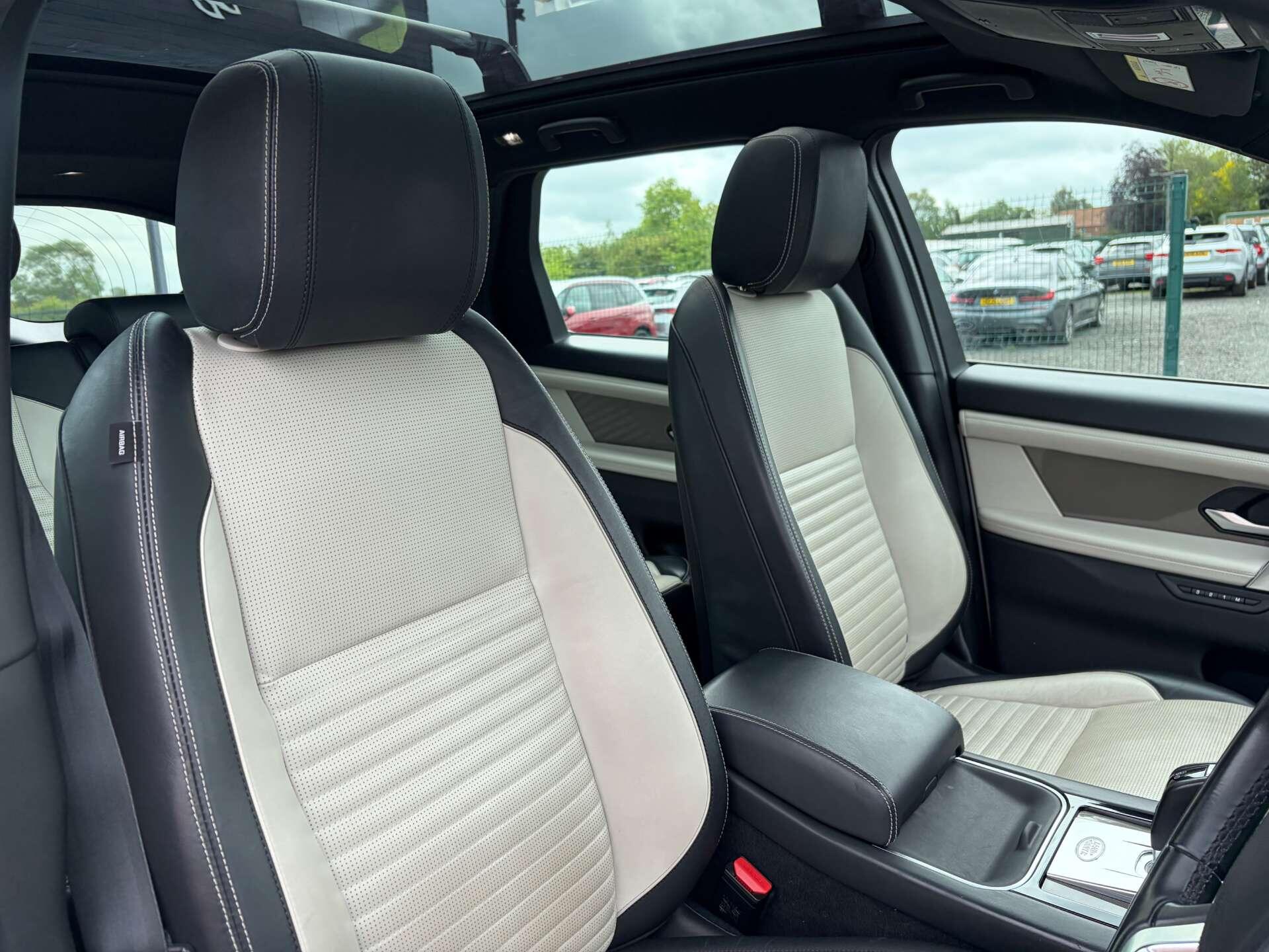 Land Rover Discovery Sport view 41