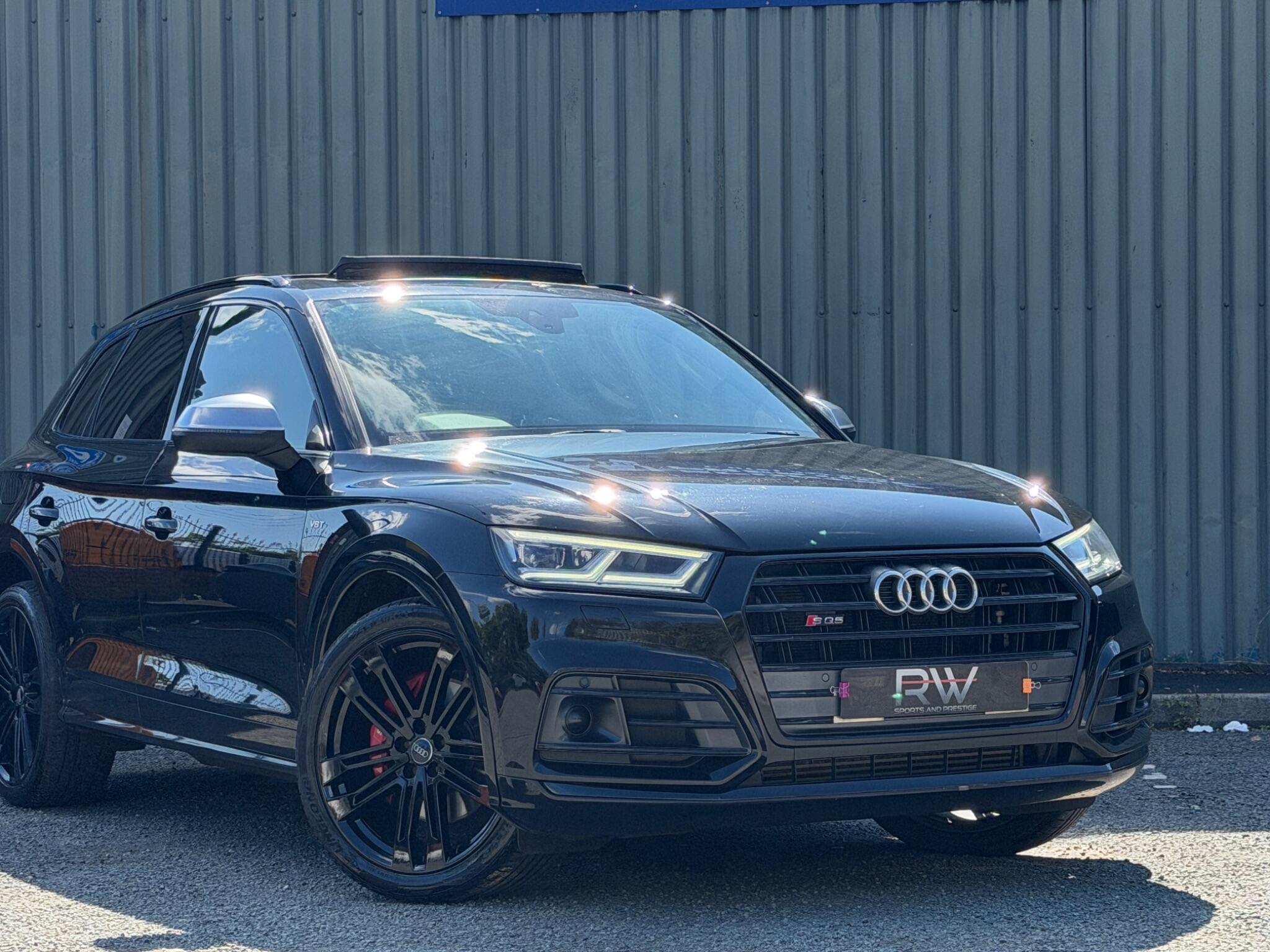 Audi SQ5 view 3