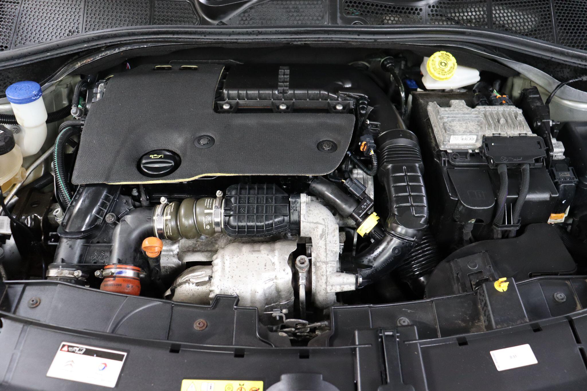 Citroen C4 Cactus view 45