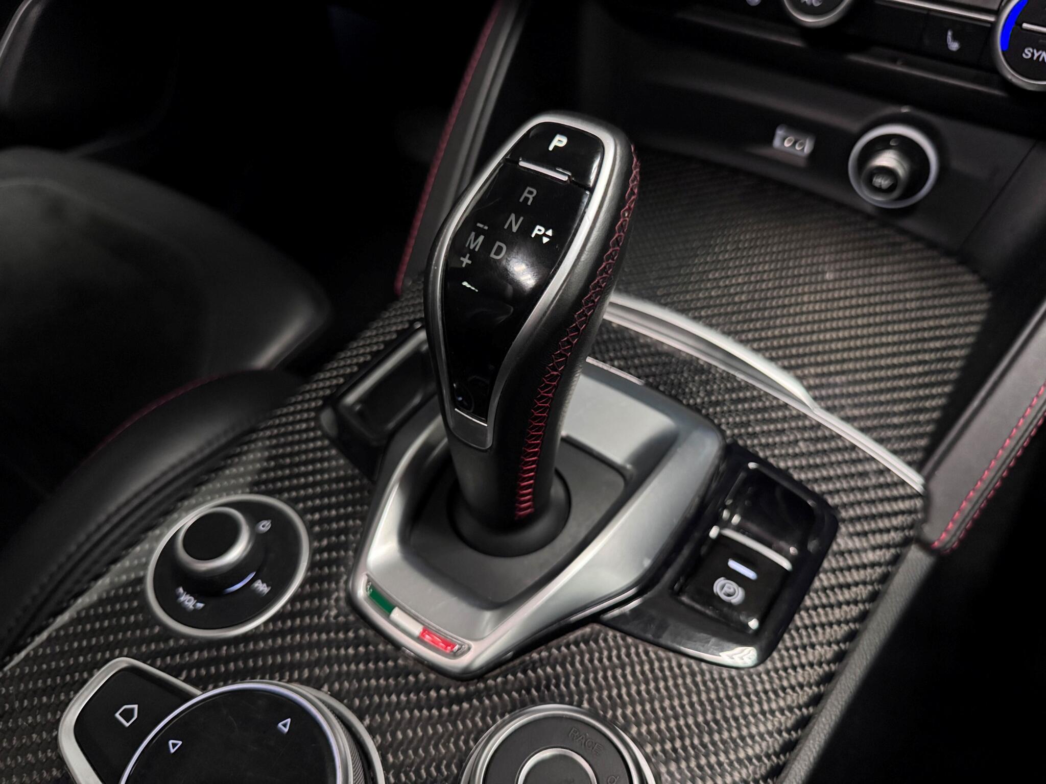 Alfa Romeo Stelvio view 39