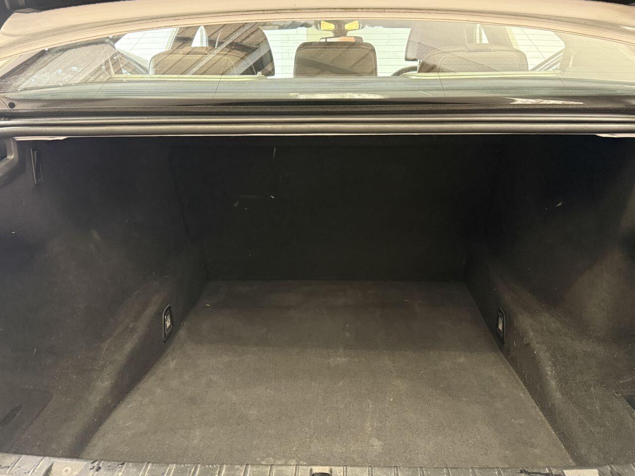 BMW 7 Series view 17