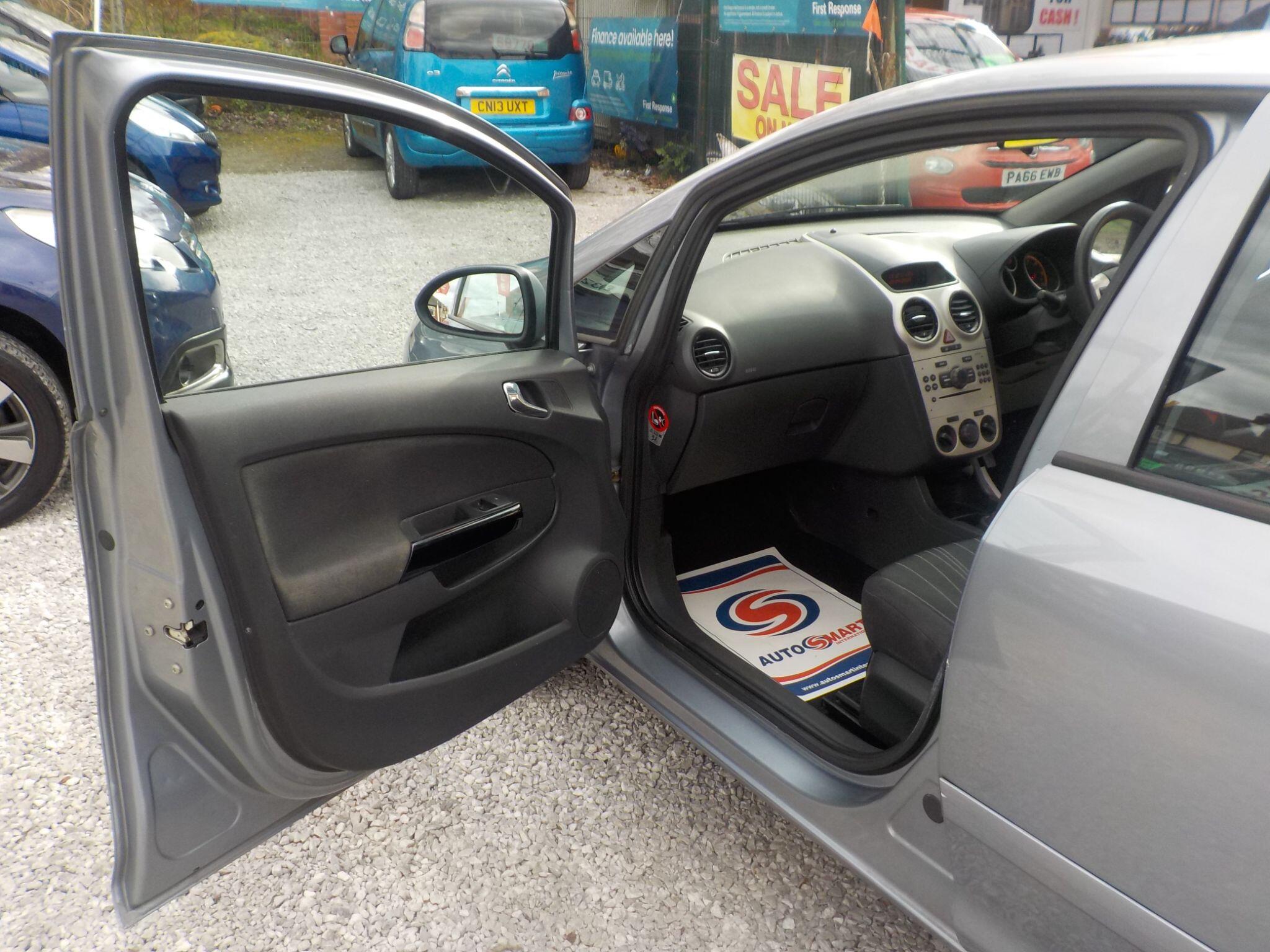 Vauxhall Corsa 1.4i 16v Club 5dr