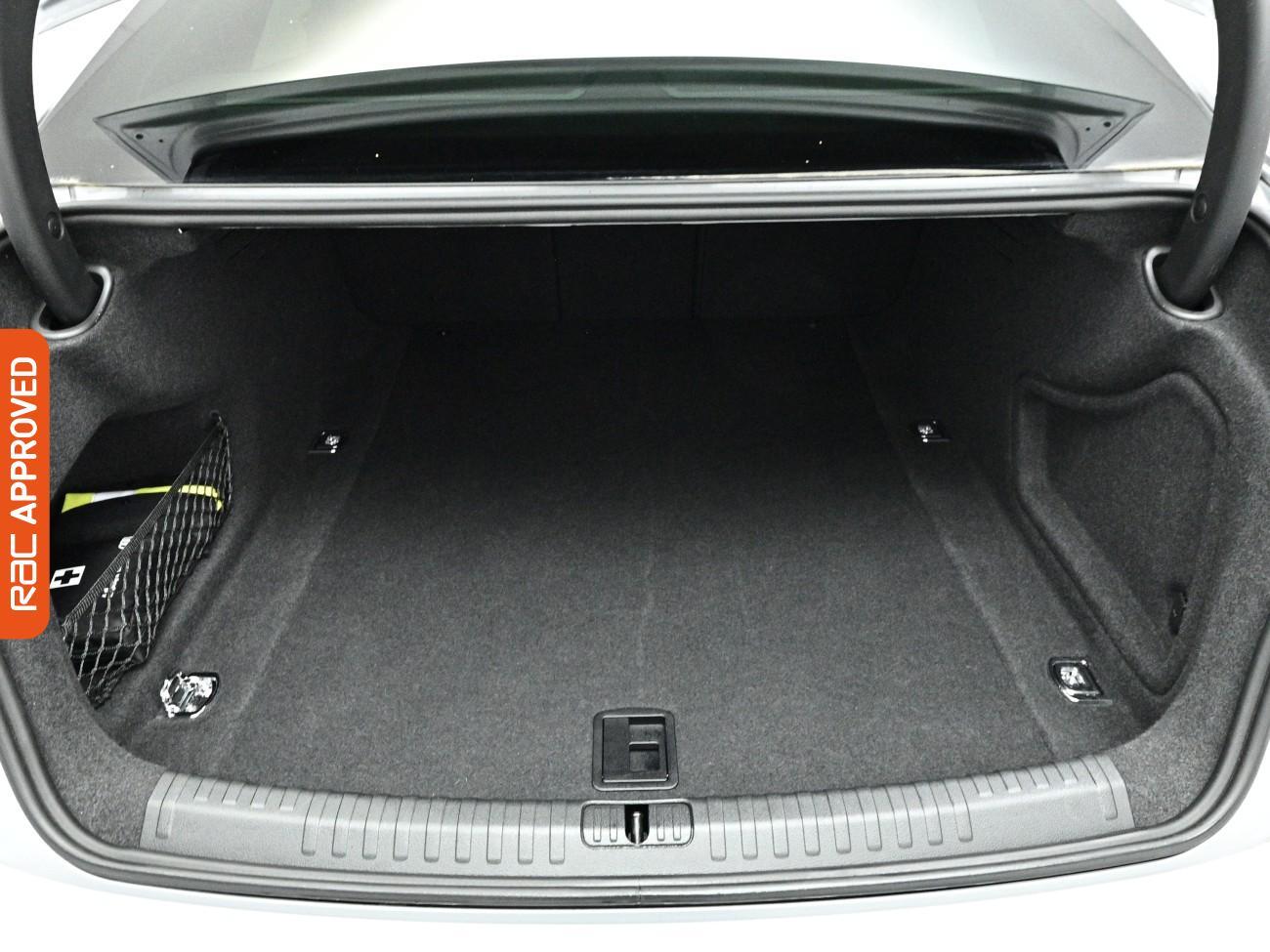 Audi A6 view 26