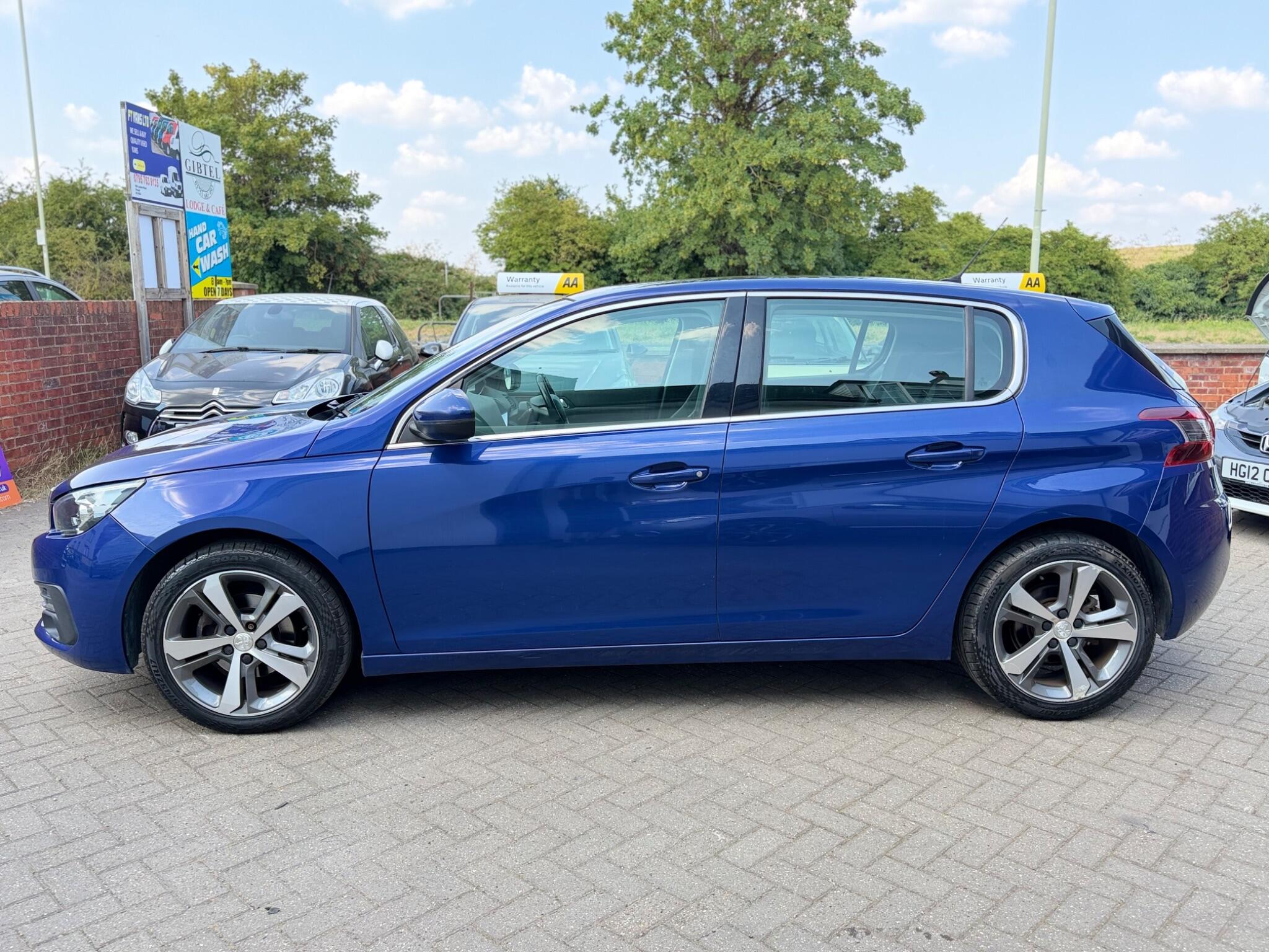 Peugeot 308 view 6
