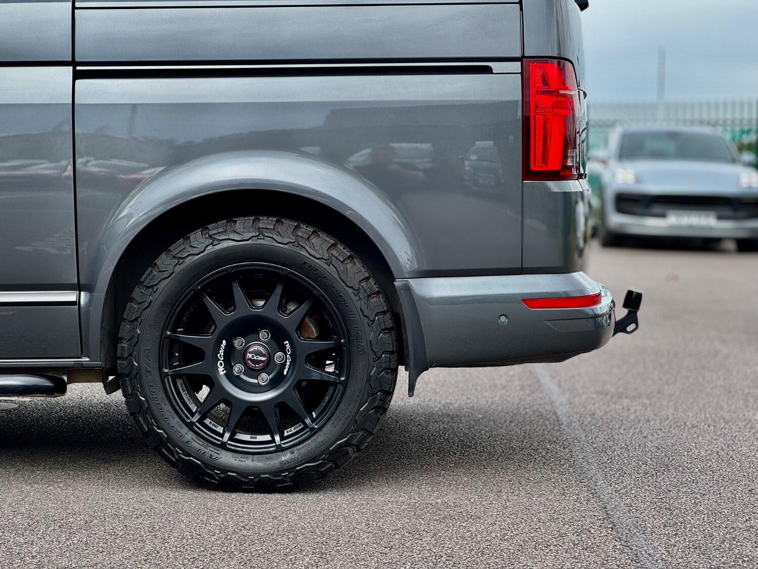 Volkswagen Caravelle view 24