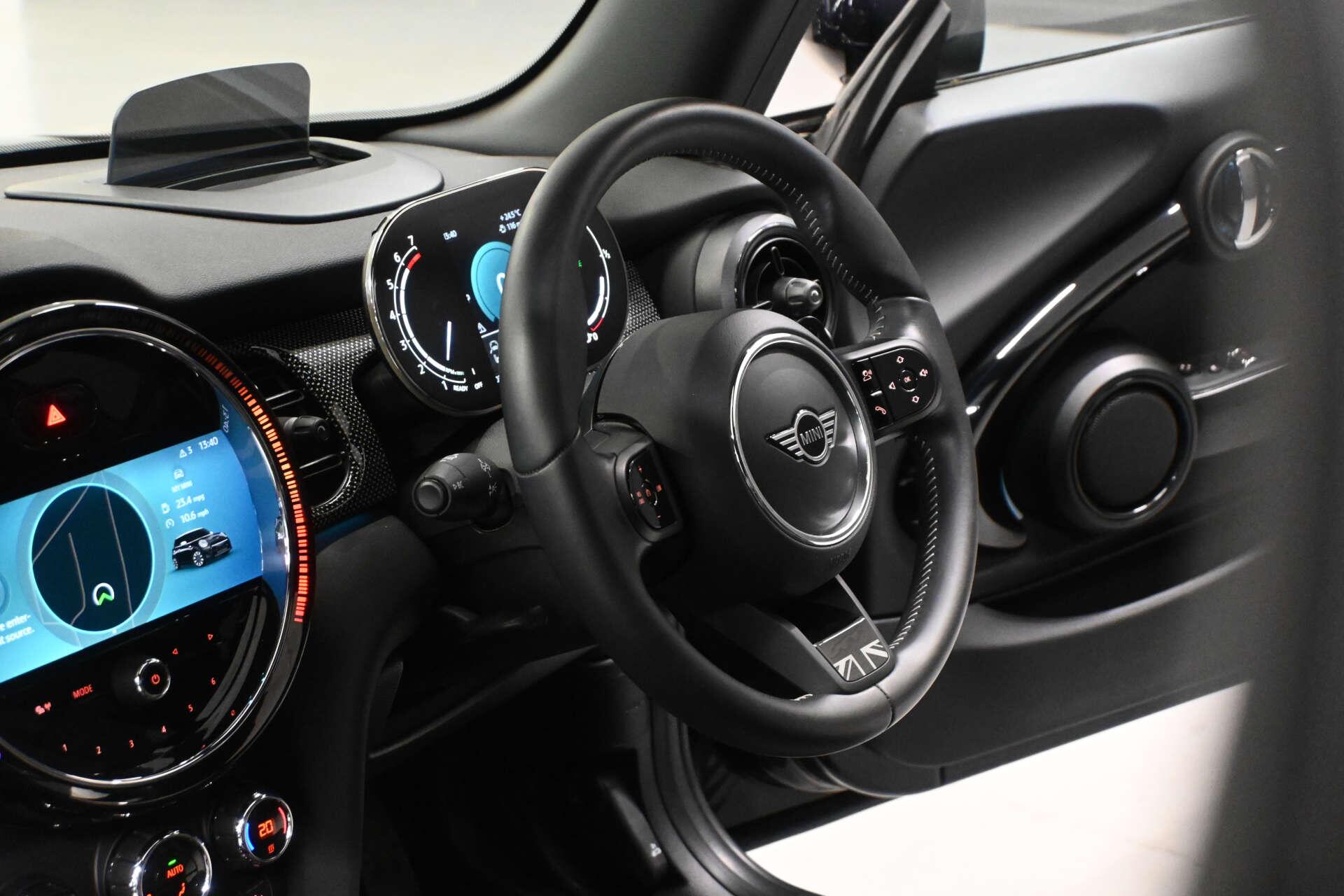 Mini Hatch view 11