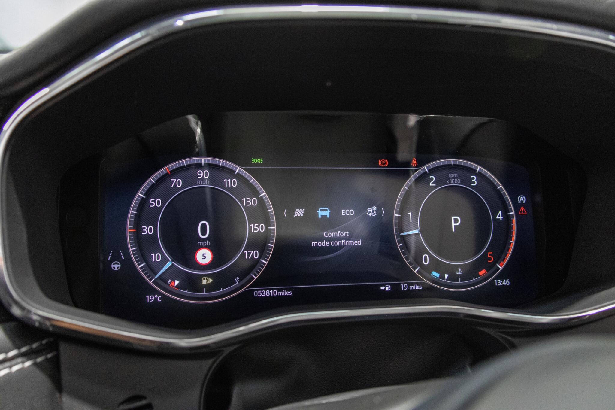 Jaguar F-Pace view 32