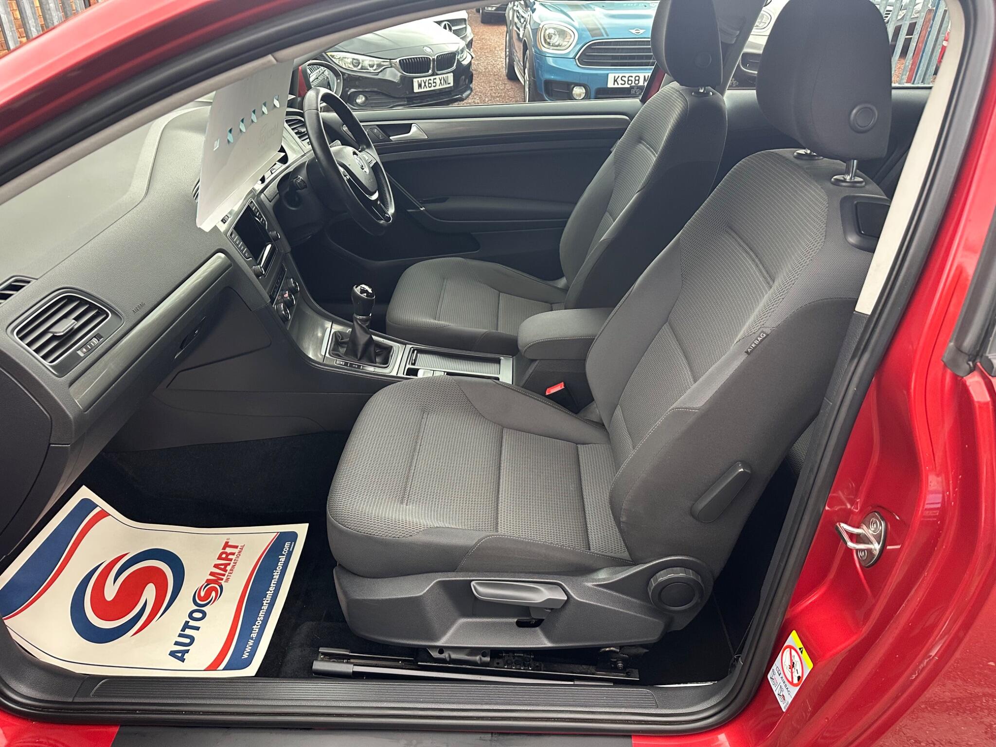 Volkswagen Golf view 42
