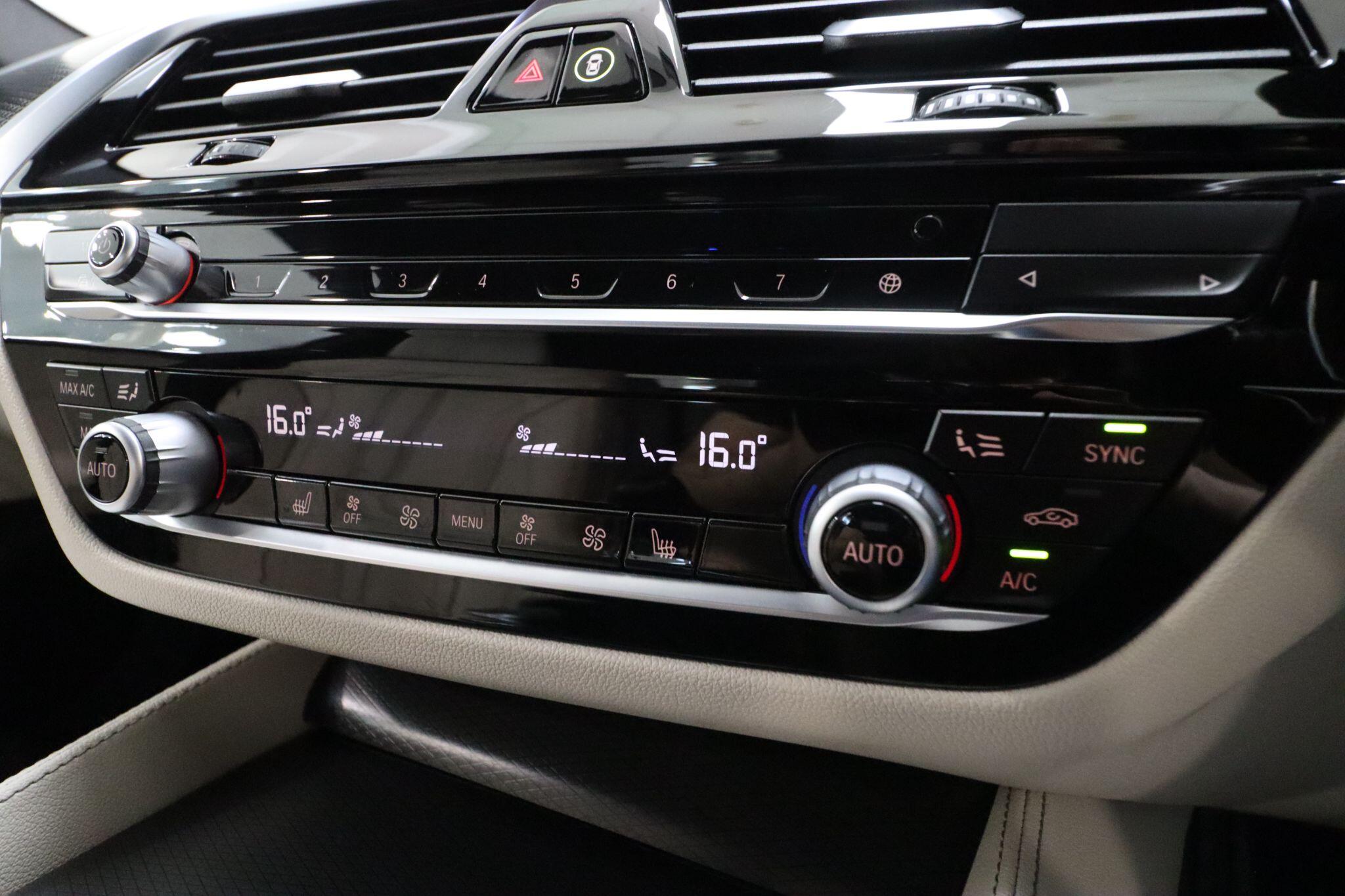 BMW 5 Series view 22