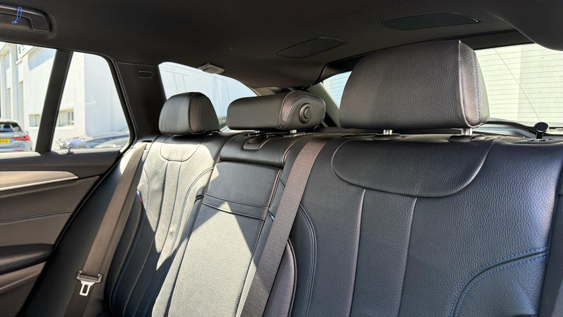 BMW 5 Series view 51
