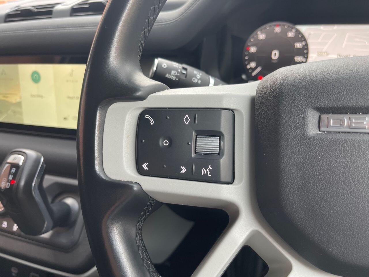 Land Rover Defender 90 view 19