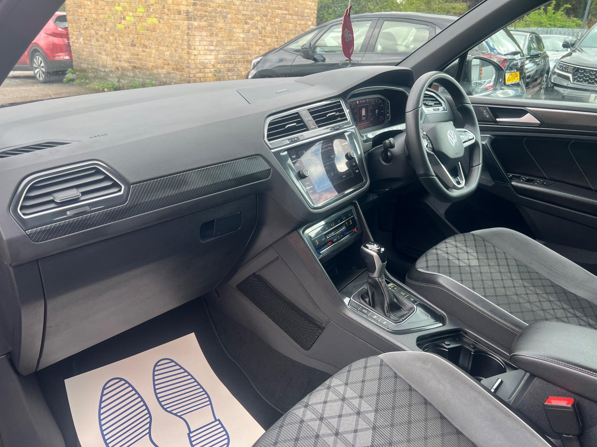 Volkswagen Tiguan view 21