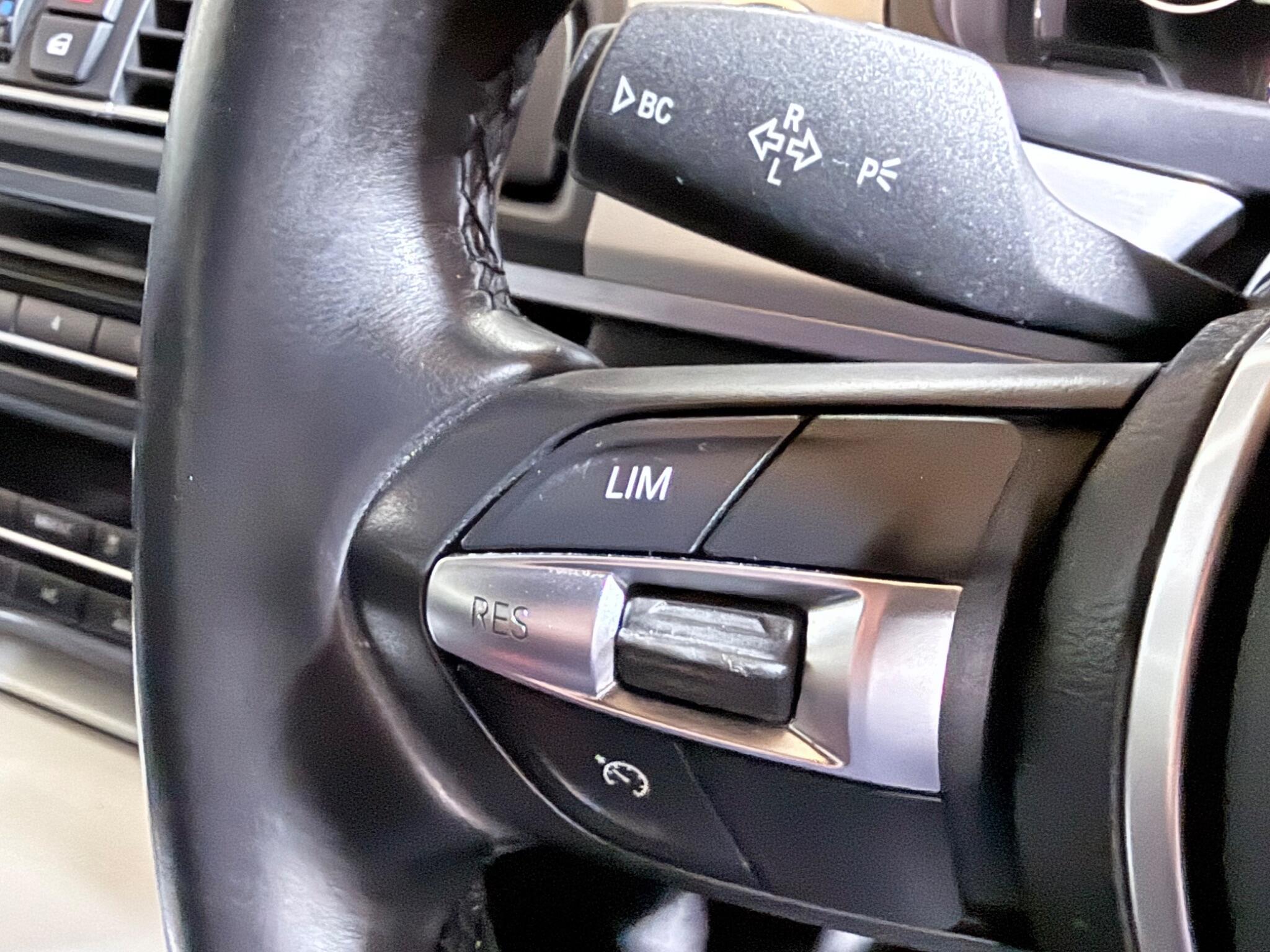 BMW 5 Series view 32