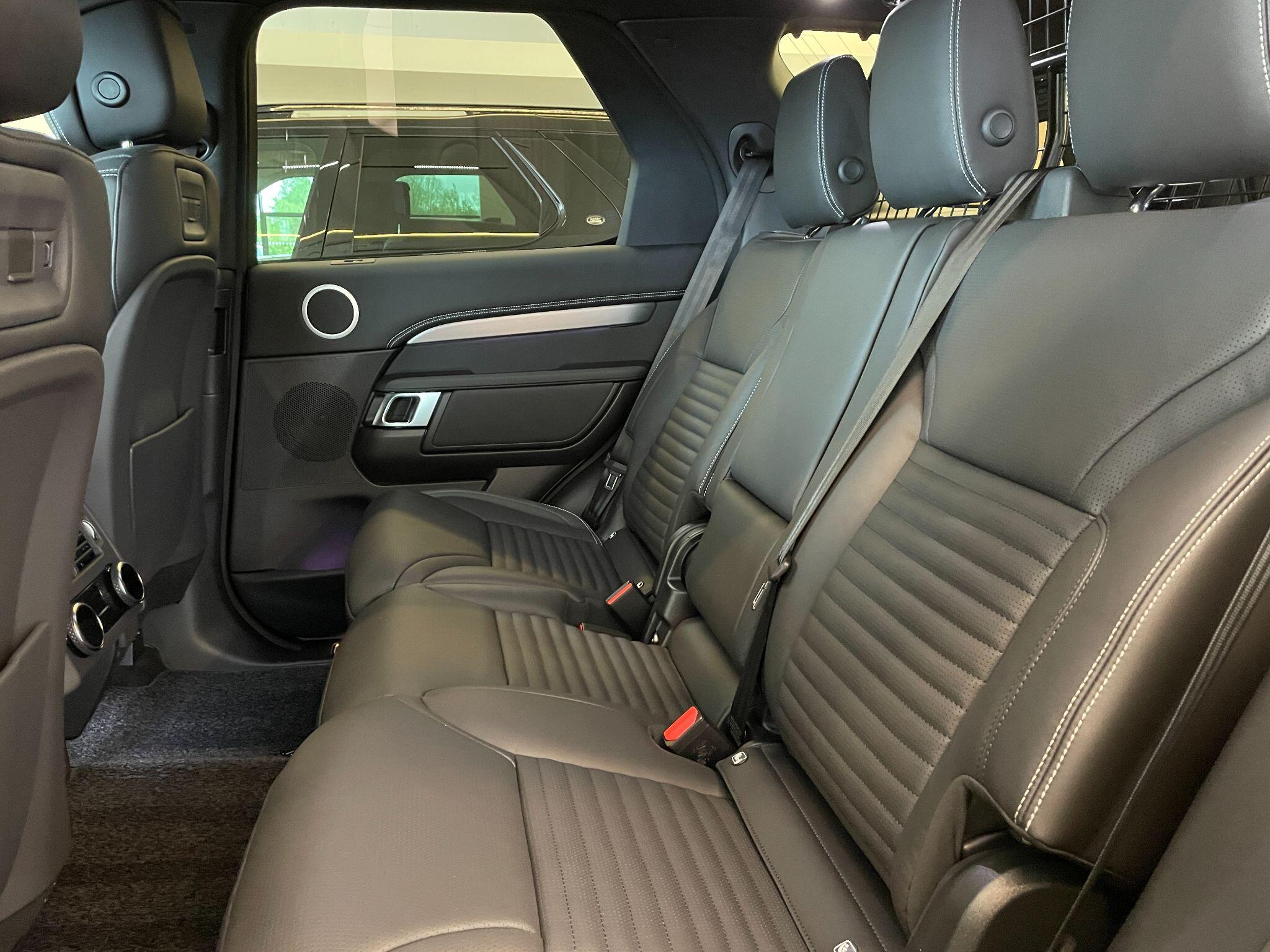 Land Rover Discovery view 10