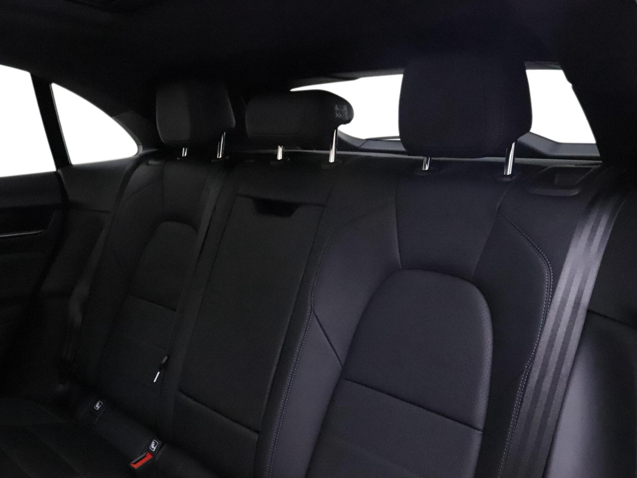 Porsche Macan view 18