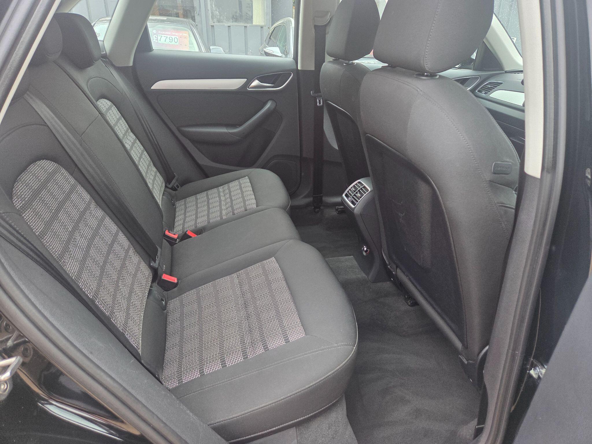 Audi Q3 view 42