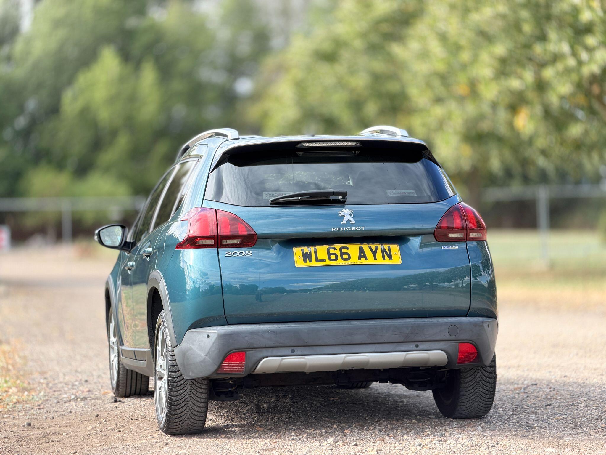 Peugeot 2008 view 11