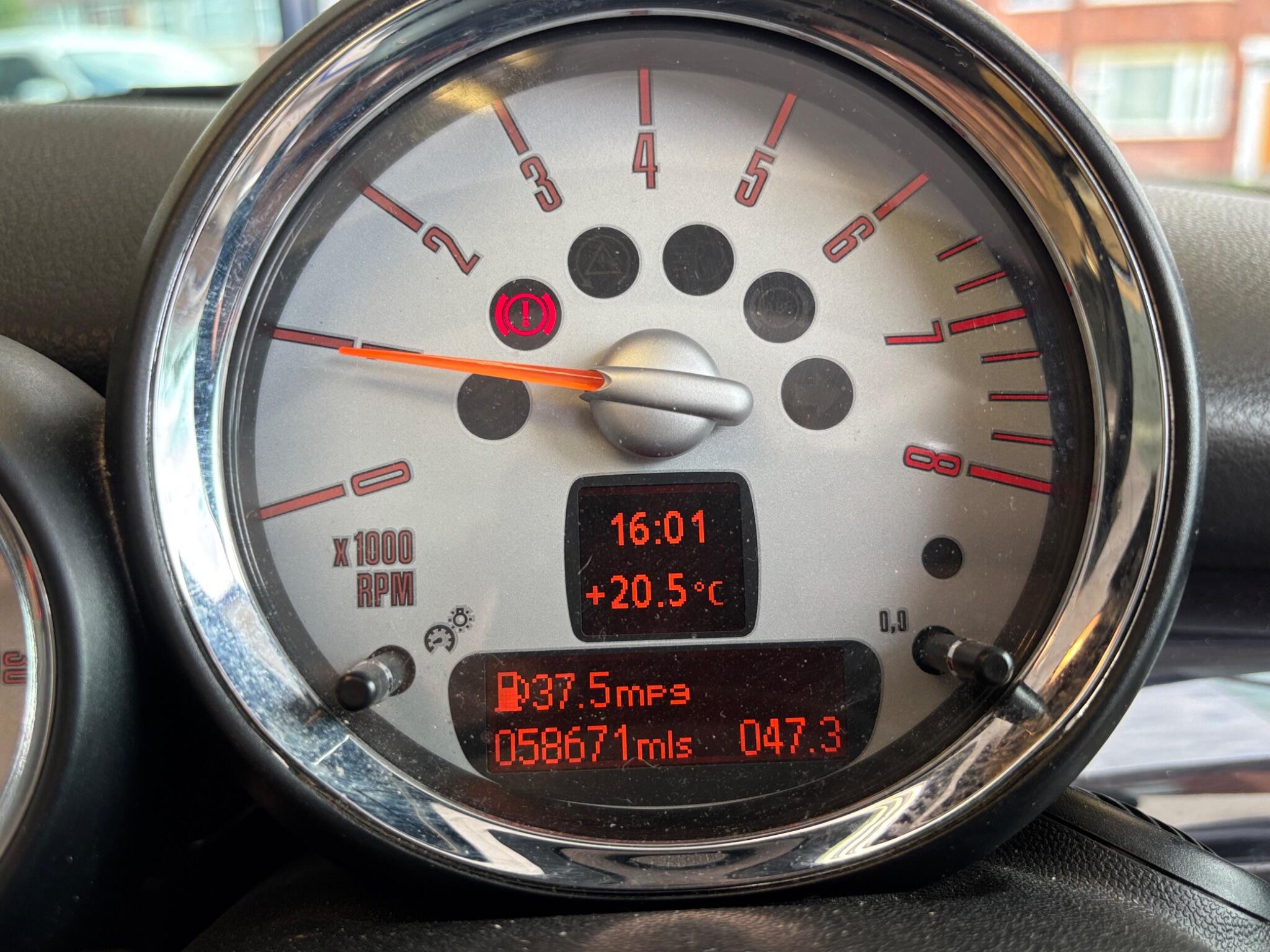 Mini Convertible view 26