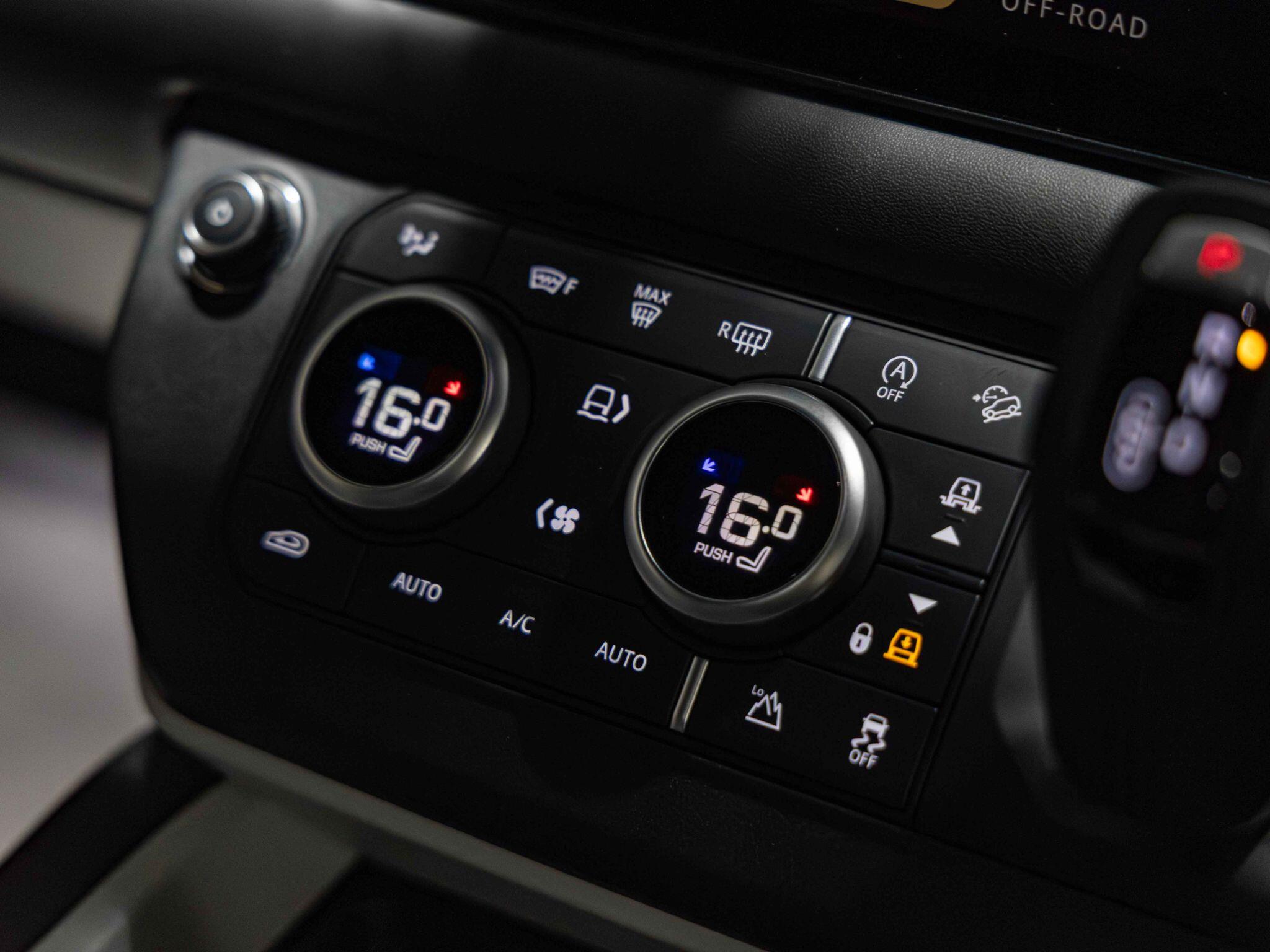 Land Rover Defender view 24