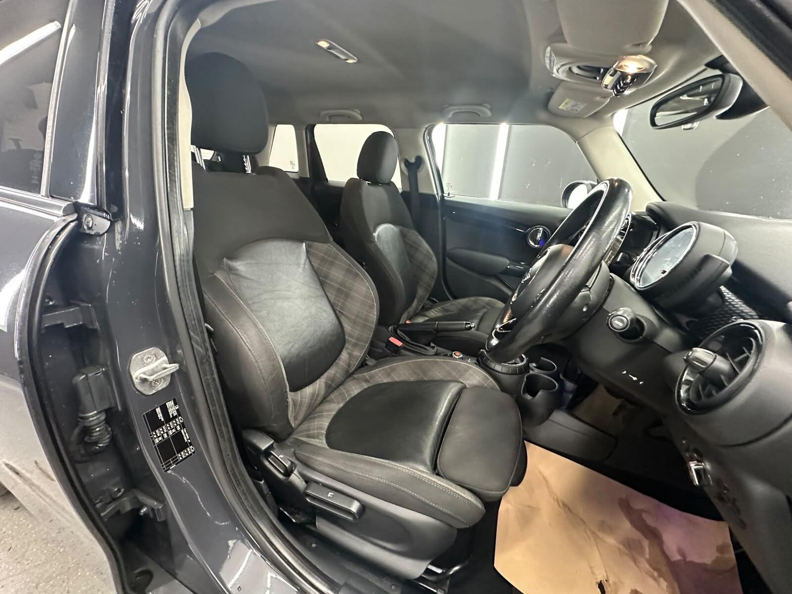 MINI Hatch view 24