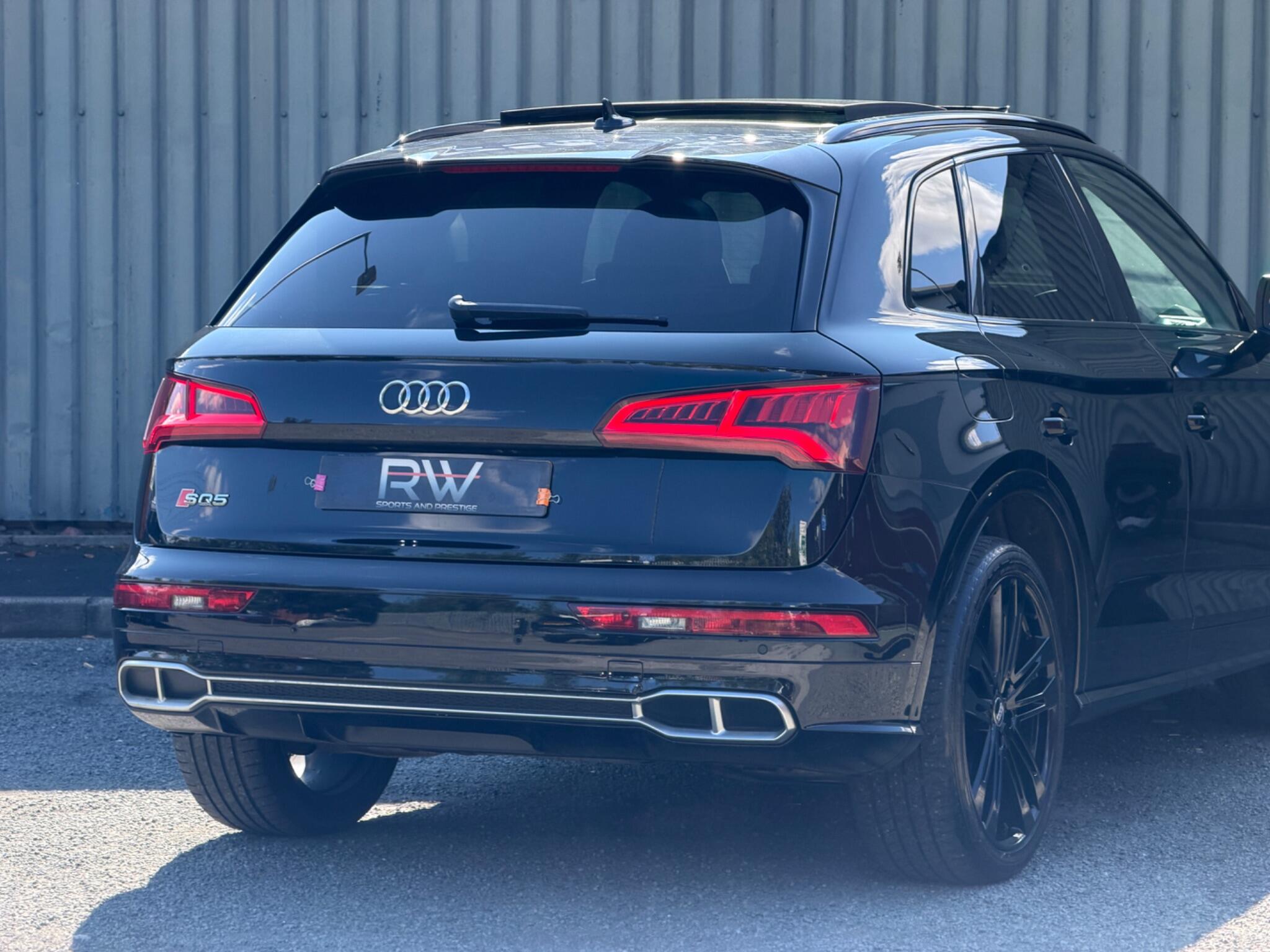 Audi SQ5 view 26