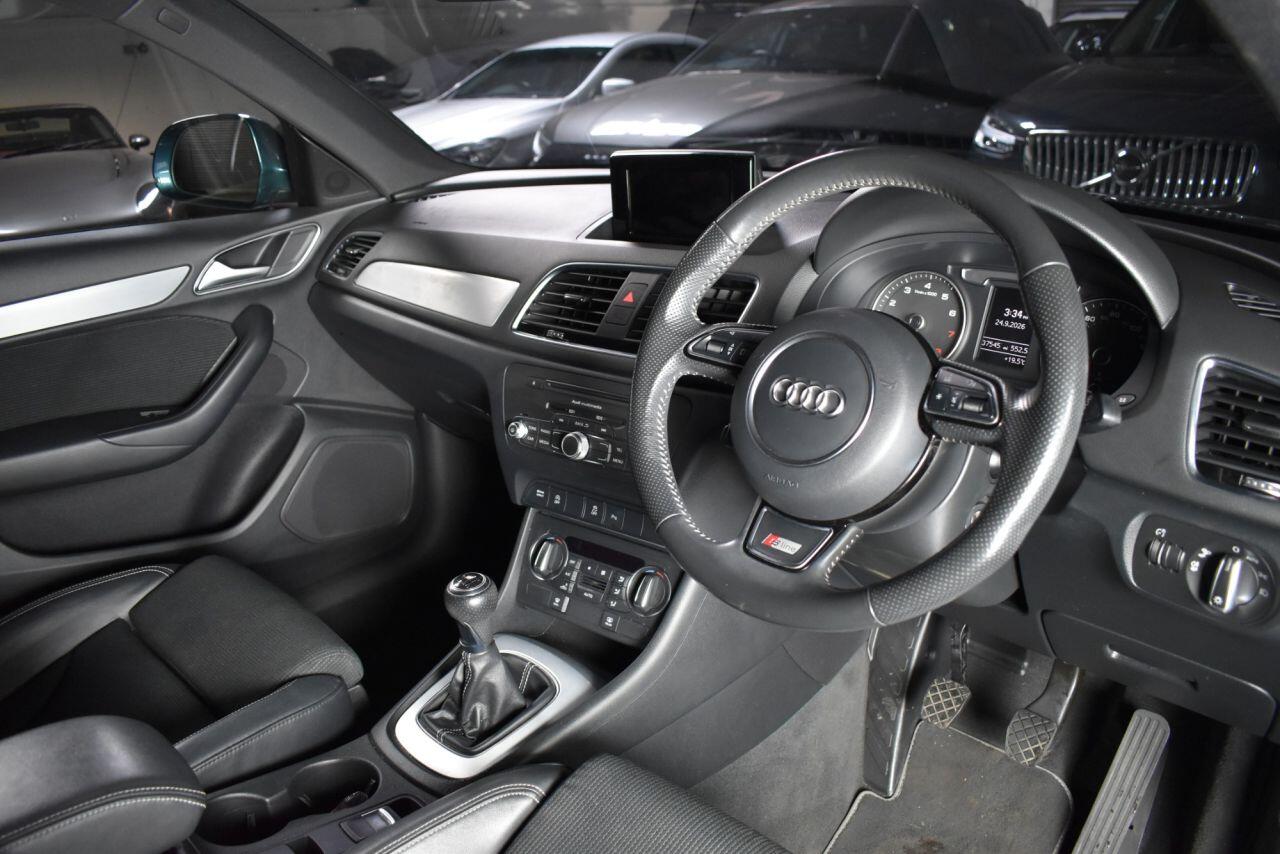 Audi Q3 view 17