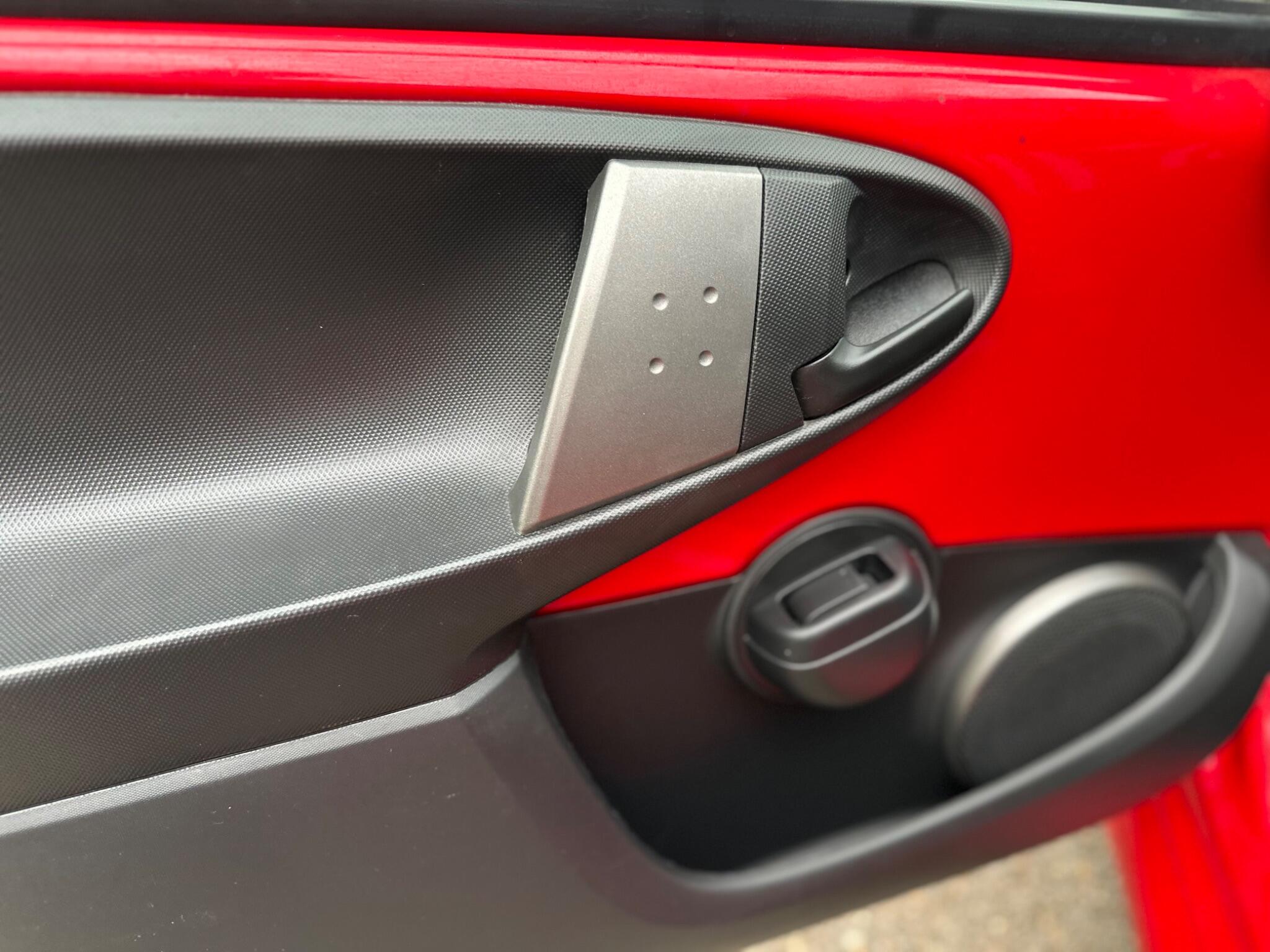 2014 Toyota AYGO image 27