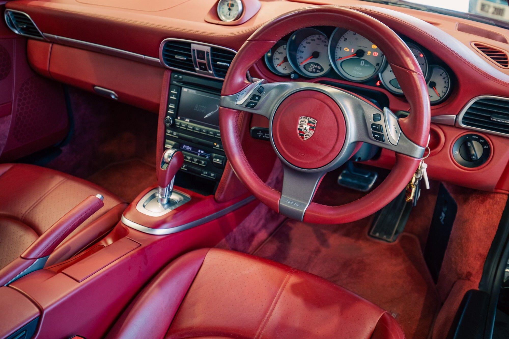 Porsche 911 view 14