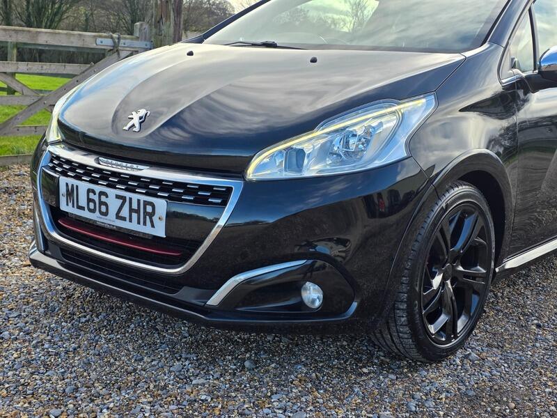2016 Peugeot 208 image 13