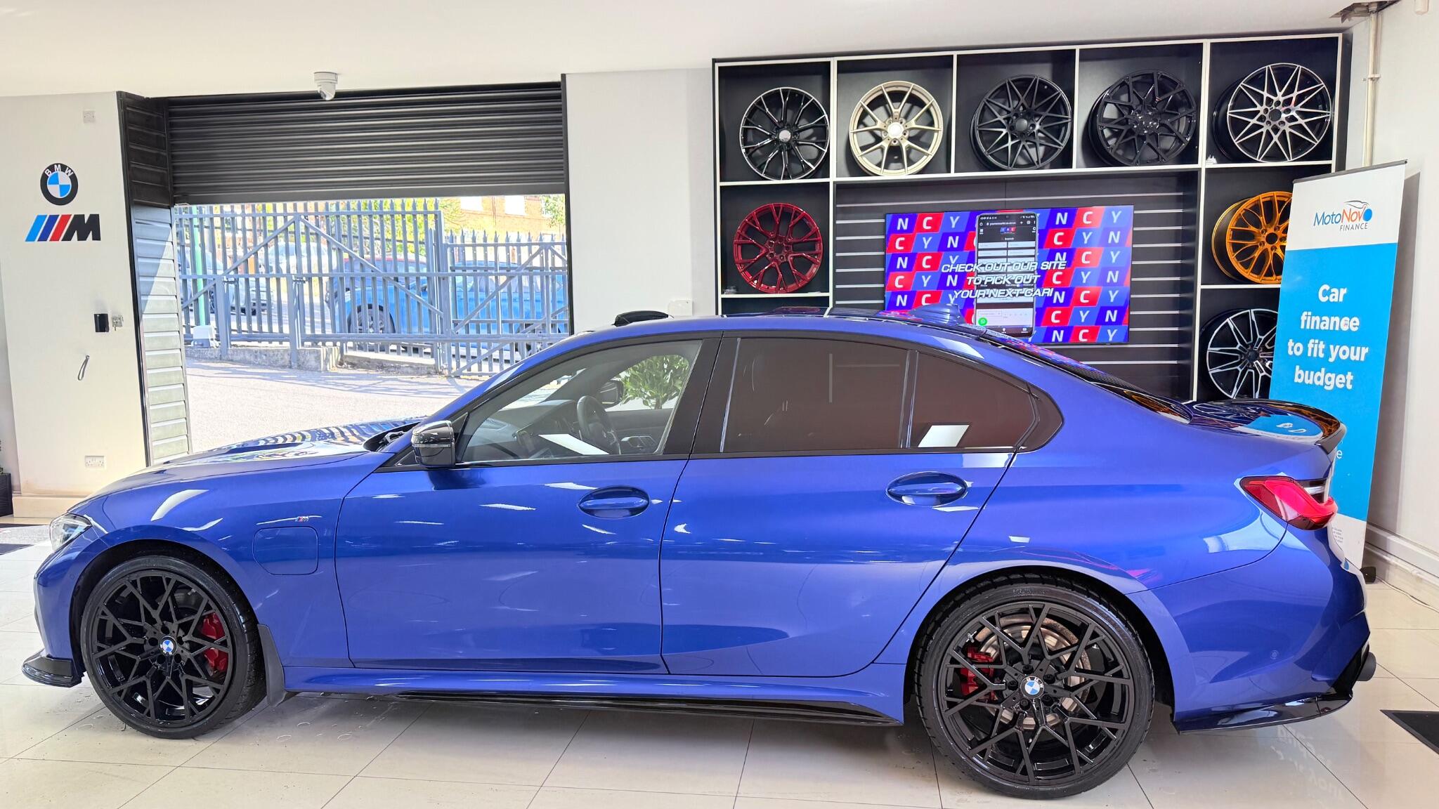 BMW 3 Series view 40