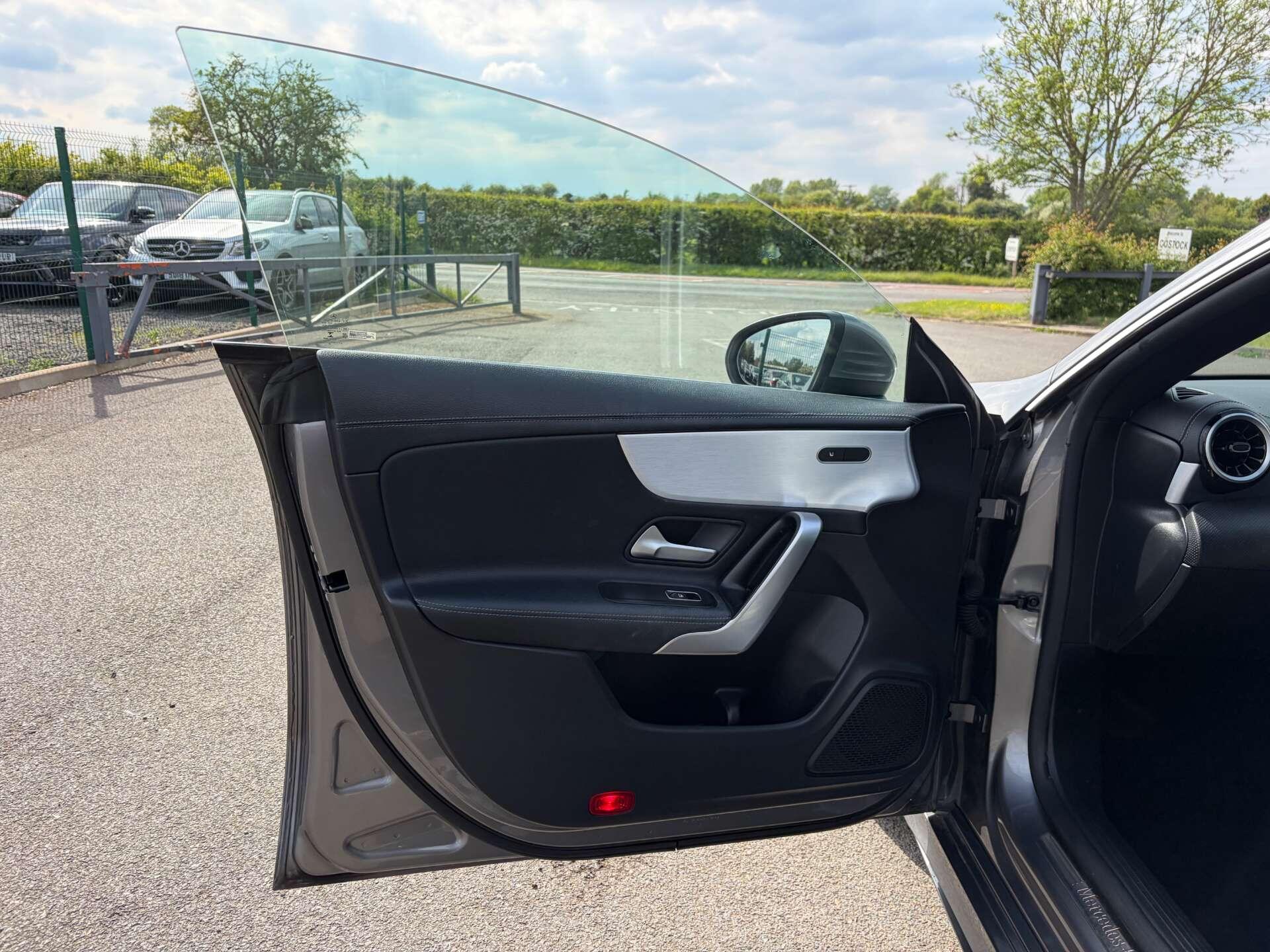 Mercedes-Benz Cla view 14