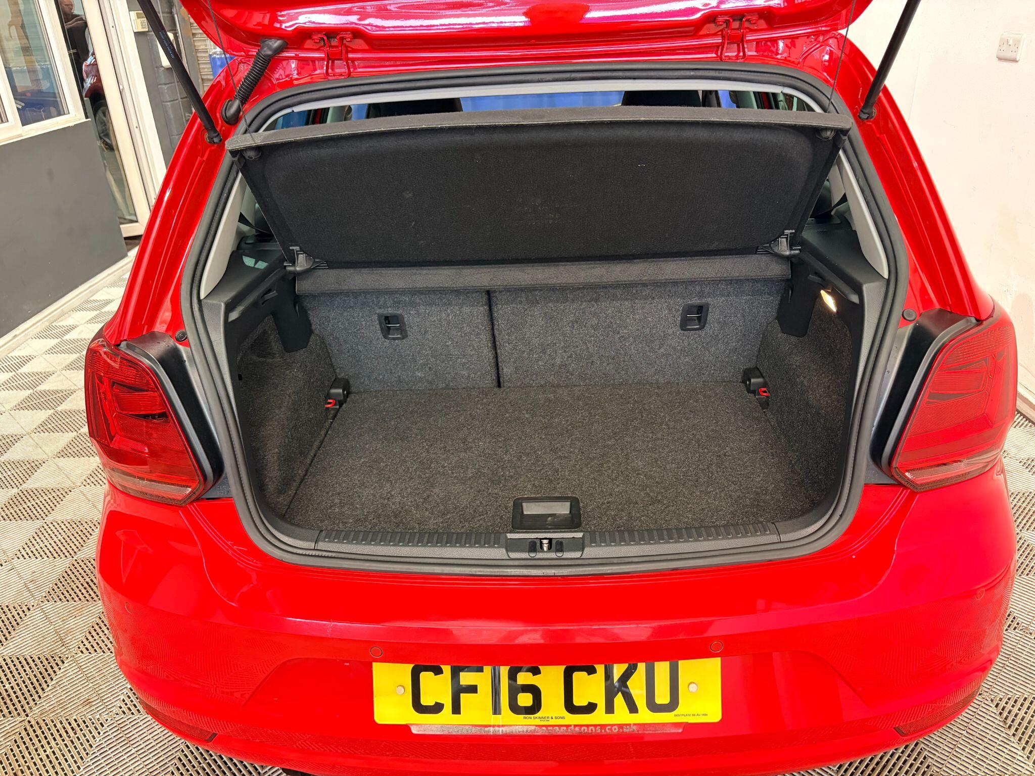 Volkswagen Polo view 9