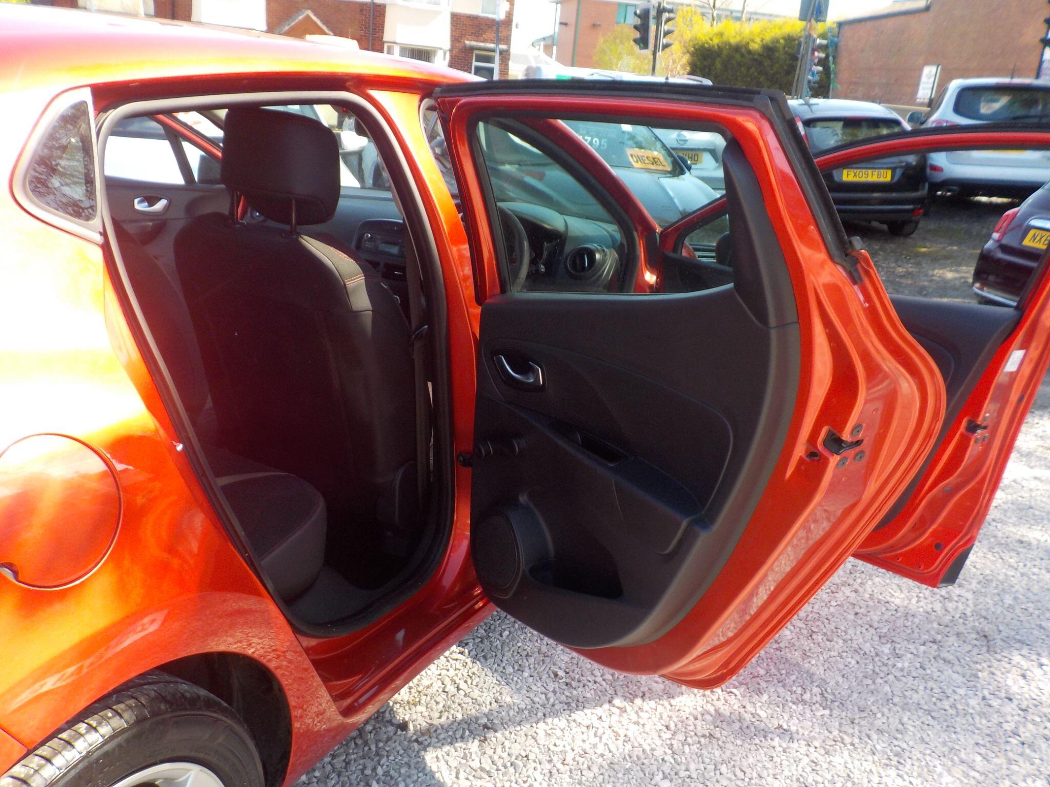 Renault Clio 0.9 TCe Play Euro 6 (s/s) 5dr