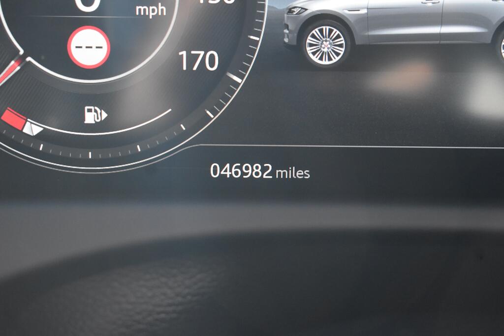 Jaguar F-Pace view 11