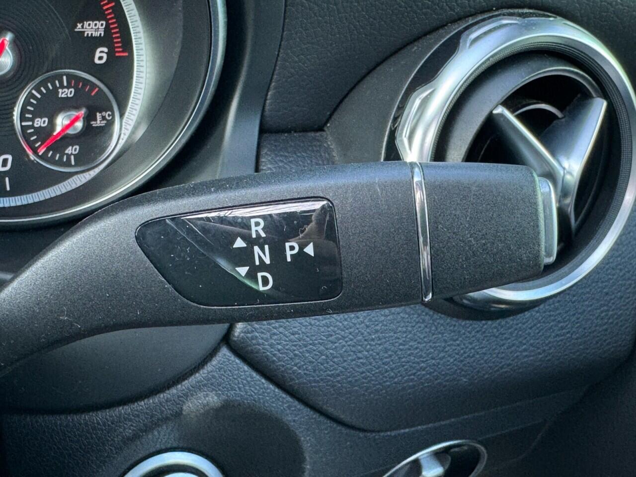 Mercedes-Benz Gla view 23
